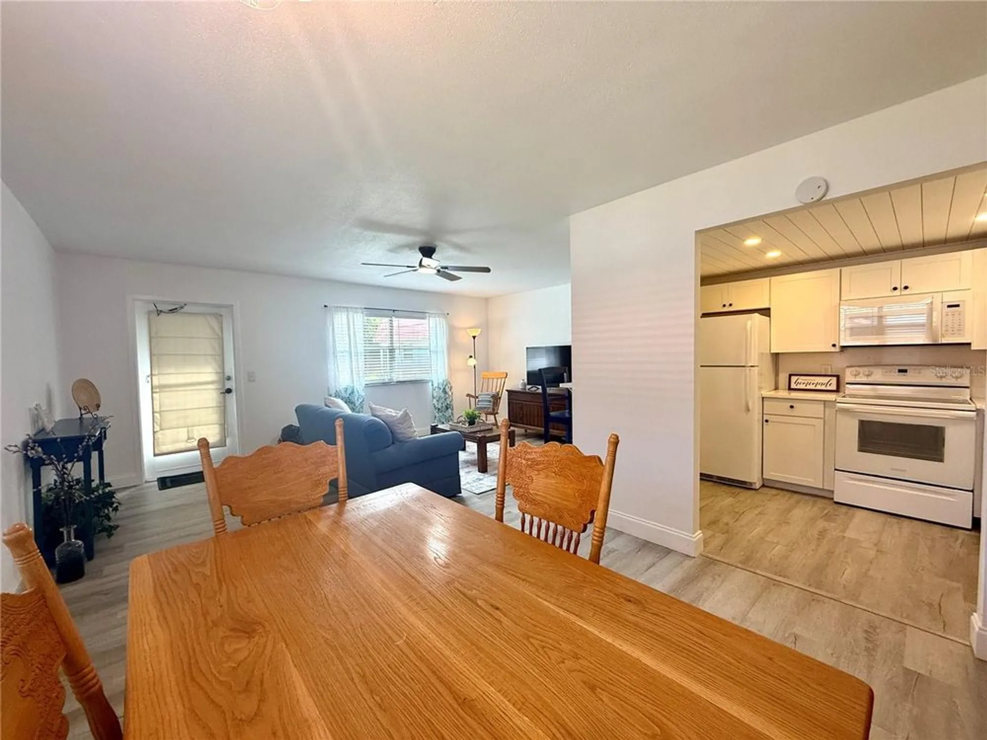 Property Slideshow image 9 of 23 | 1802 bedford ln 7, Sun City Center, FL, 33573