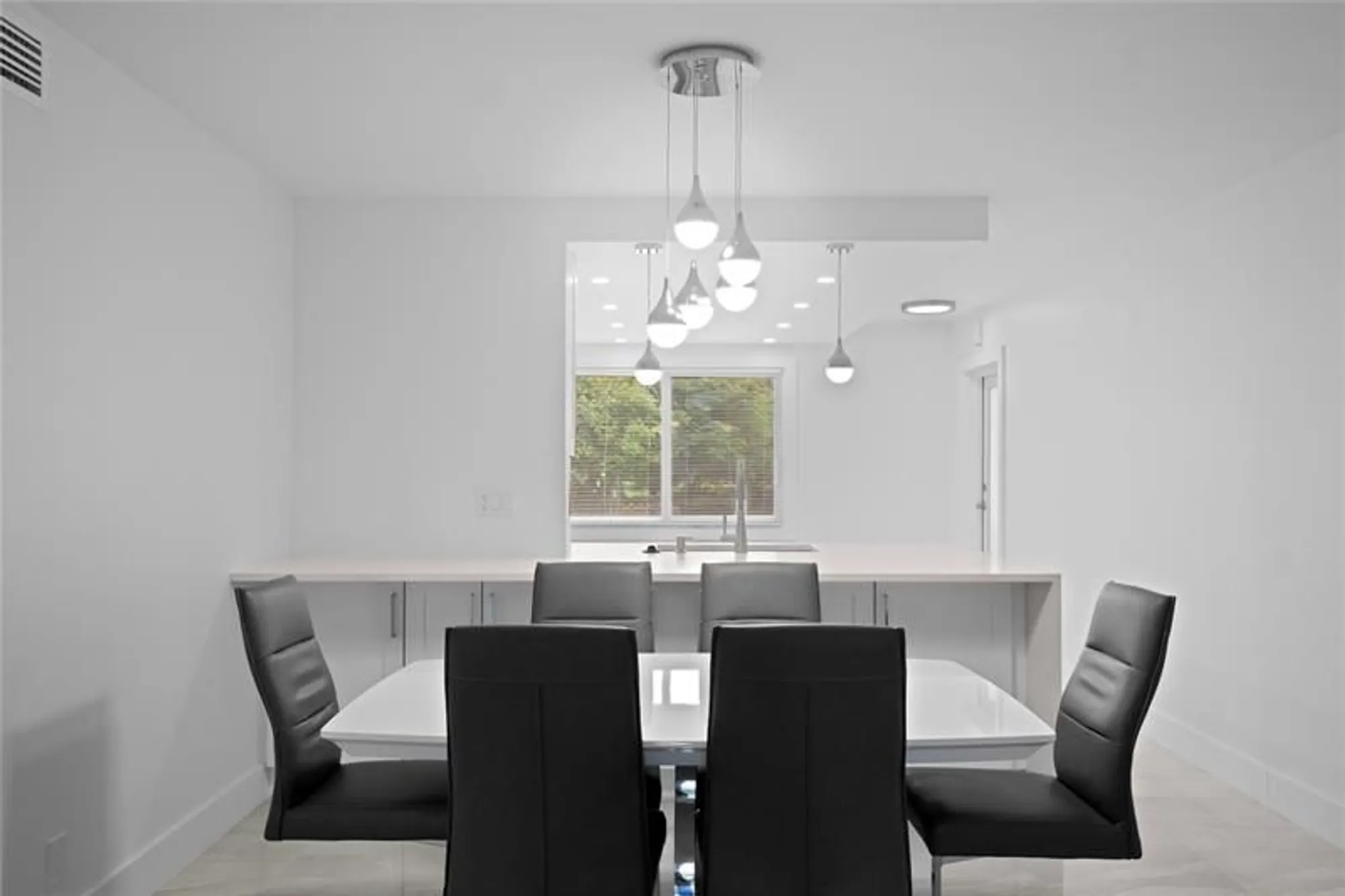 Property Slideshow image 3 of 15 | 4301 martinique cir m2, Coconut Creek, FL, 33066