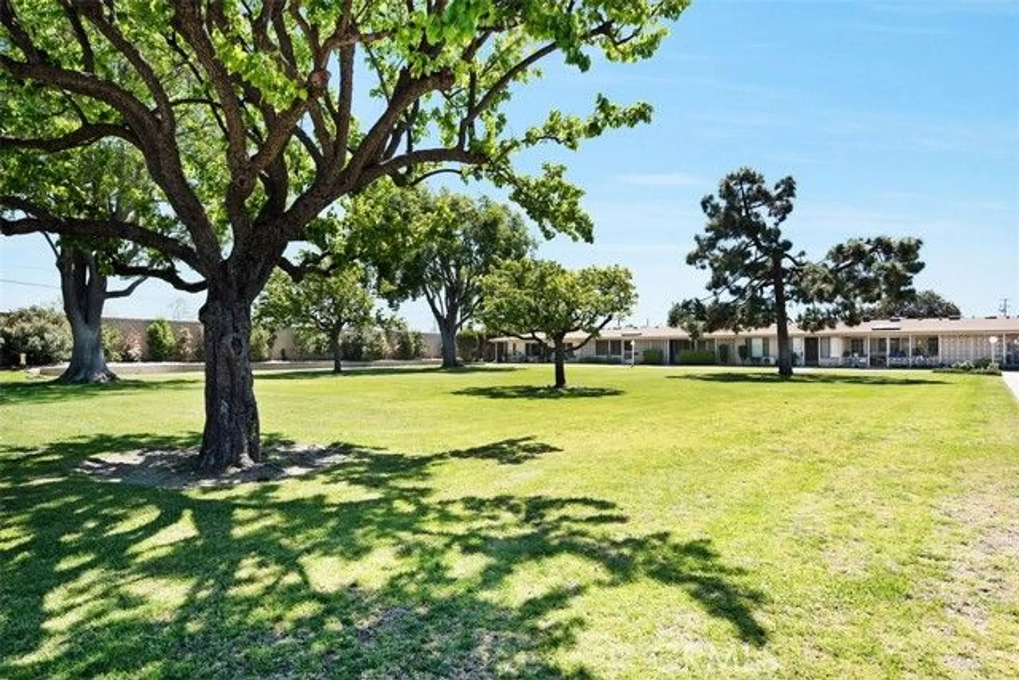 Property Slideshow image 27 of 38 | 13451 danbury ln # m6-133d, Seal Beach, CA, 90740