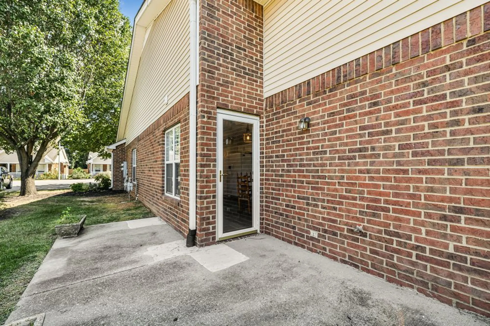 Property Slideshow image 23 of 27 | 423 forest glen cir, Murfreesboro, TN, 37128