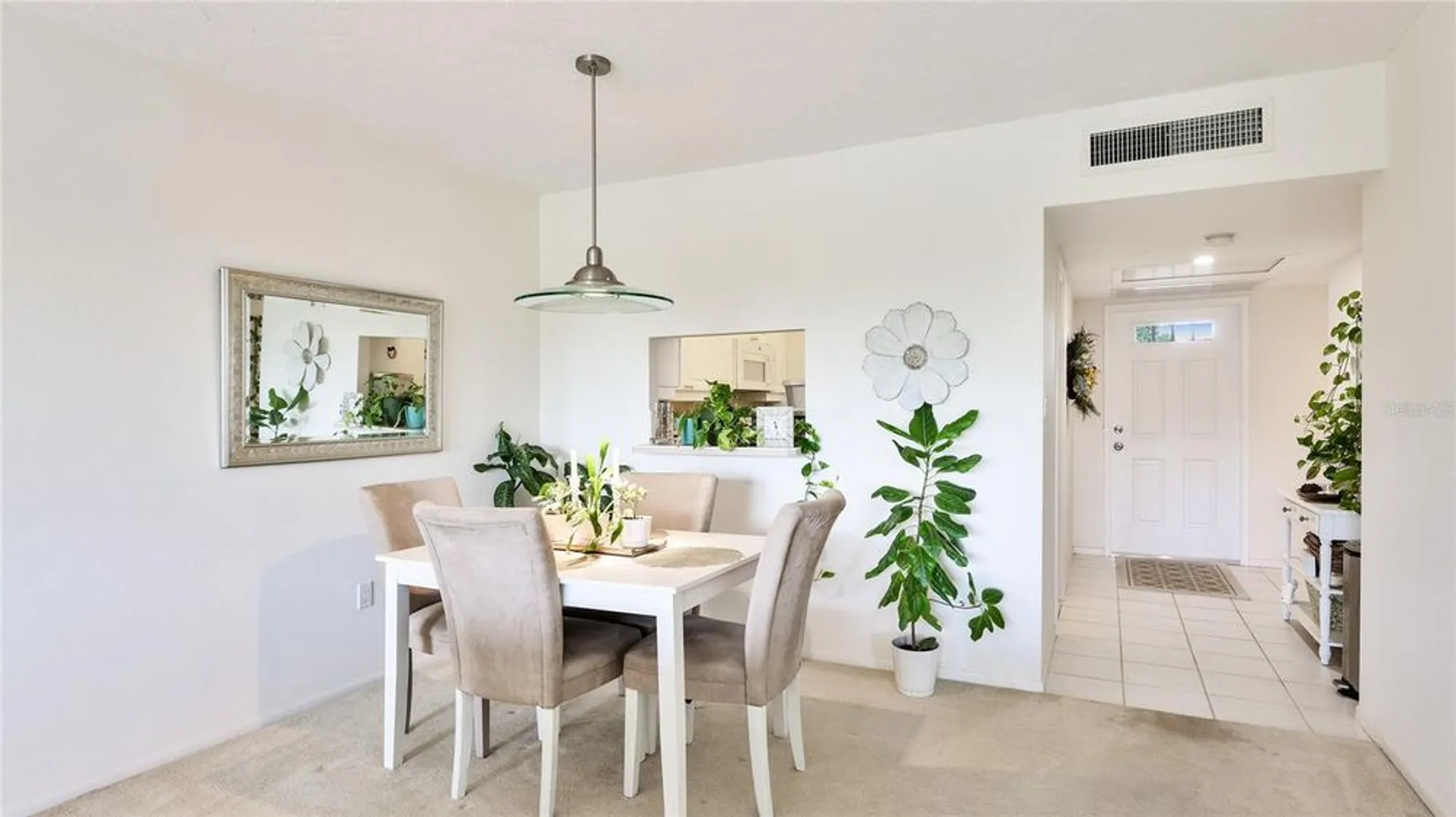 Property Slideshow image 8 of 23 | 7461 w country club dr 206, Sarasota, FL, 34243