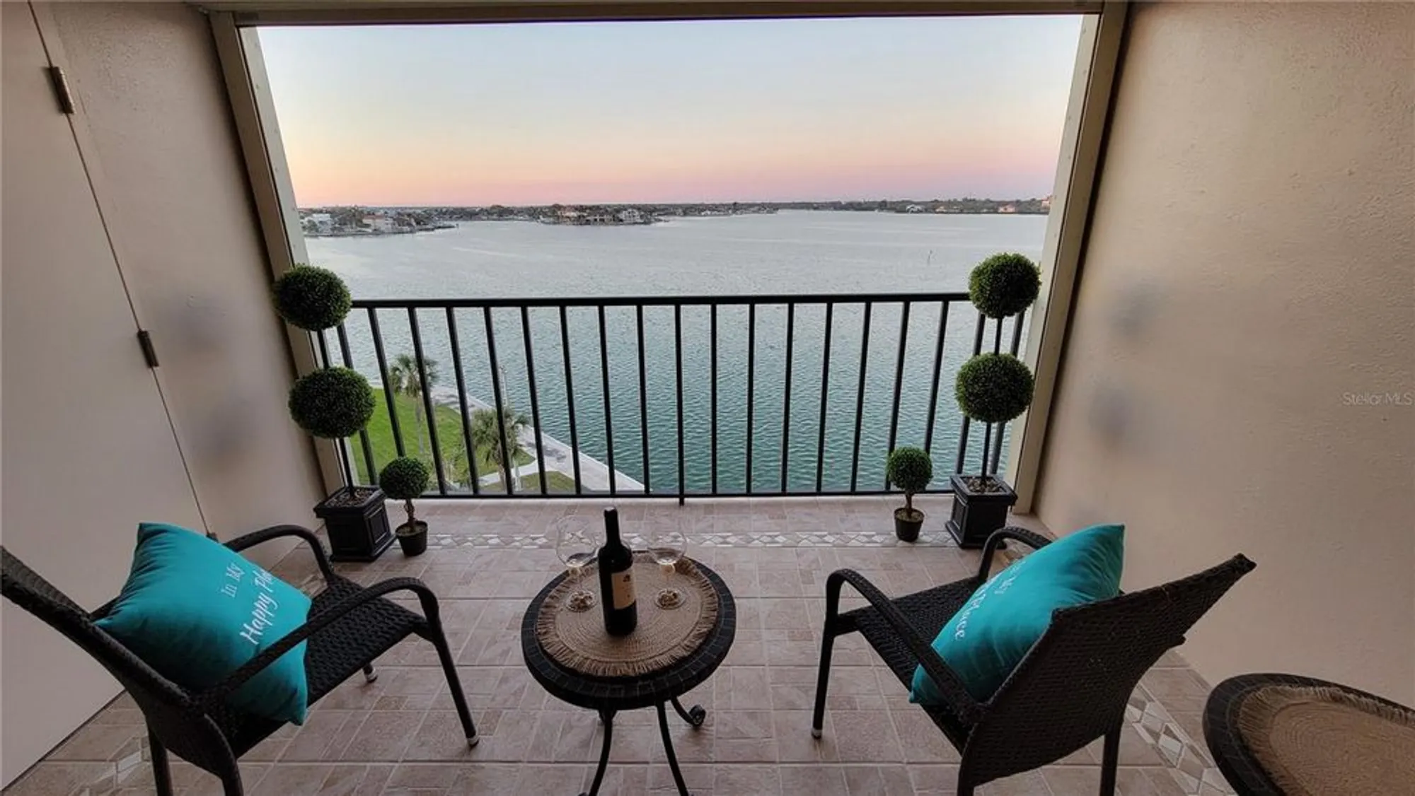Property Slideshow image 10 of 100 | 7700 sun island dr 608, South Pasadena, FL, 33707