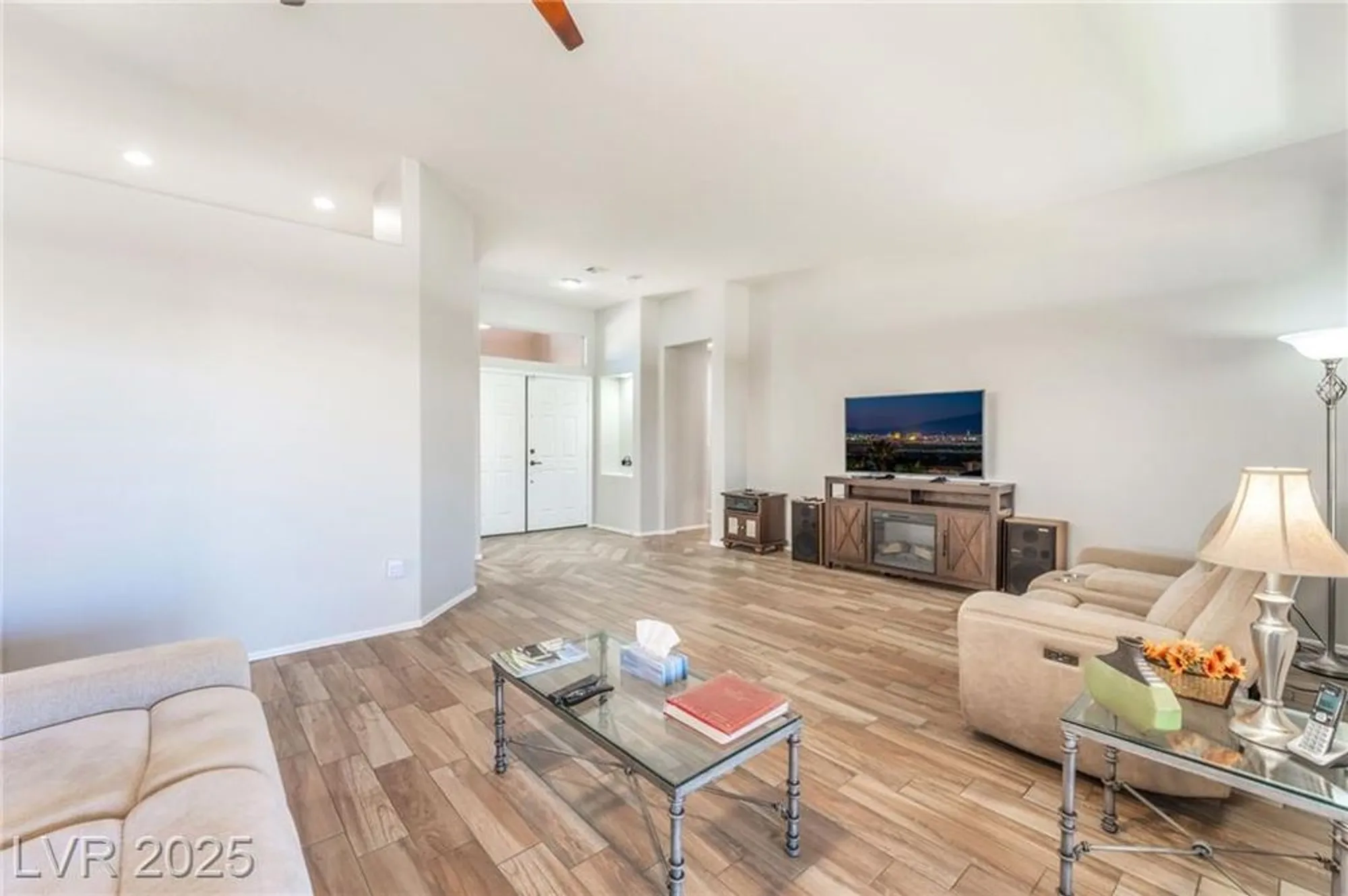 Property Slideshow image 15 of 42 | 10413 willamette pl, Las Vegas, NV, 89134