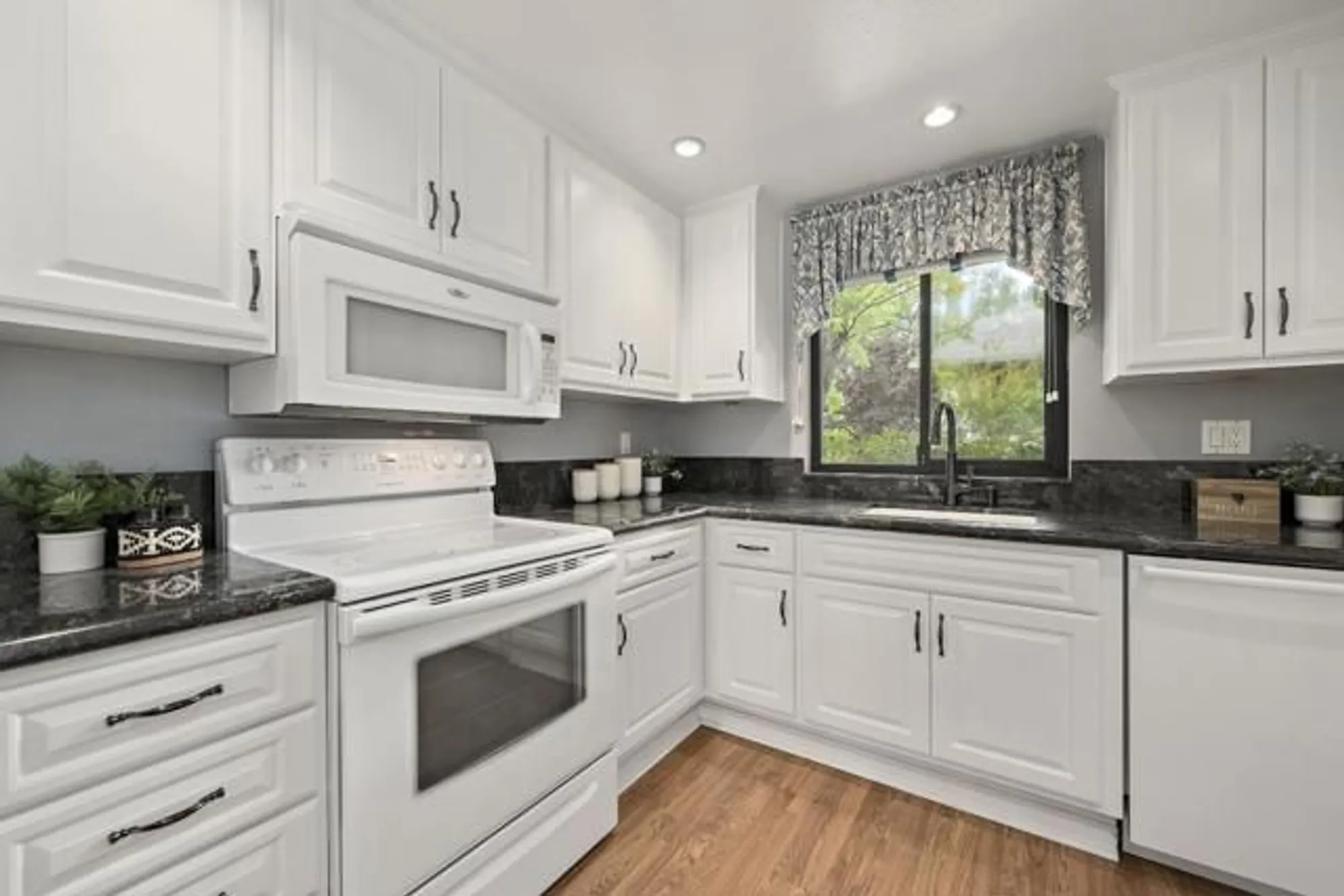 Property Slideshow image 12 of 34 | 5336 cribari gln, San Jose, CA, 95135