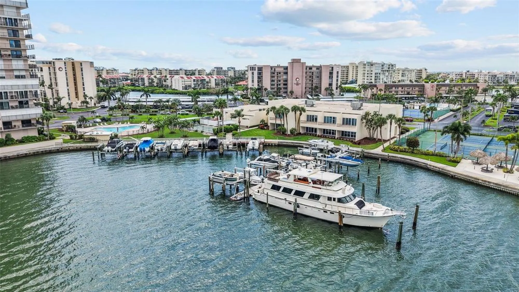 Property Slideshow image 52 of 58 | 7400 sun island dr 412, South Pasadena, FL, 33707