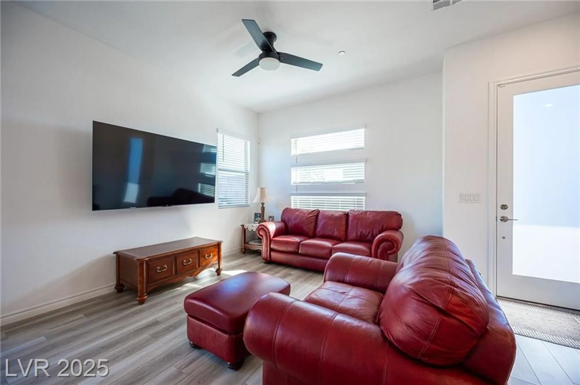 Property Slideshow image 7 of 46 | 932 belleforte ln, Las Vegas, NV, 89138
