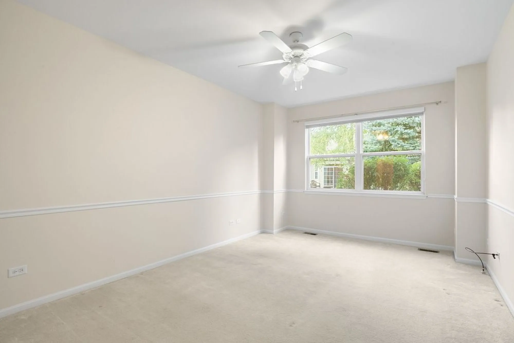 Property Slideshow image 16 of 32 | 272 enfield ln, Grayslake, IL, 60030