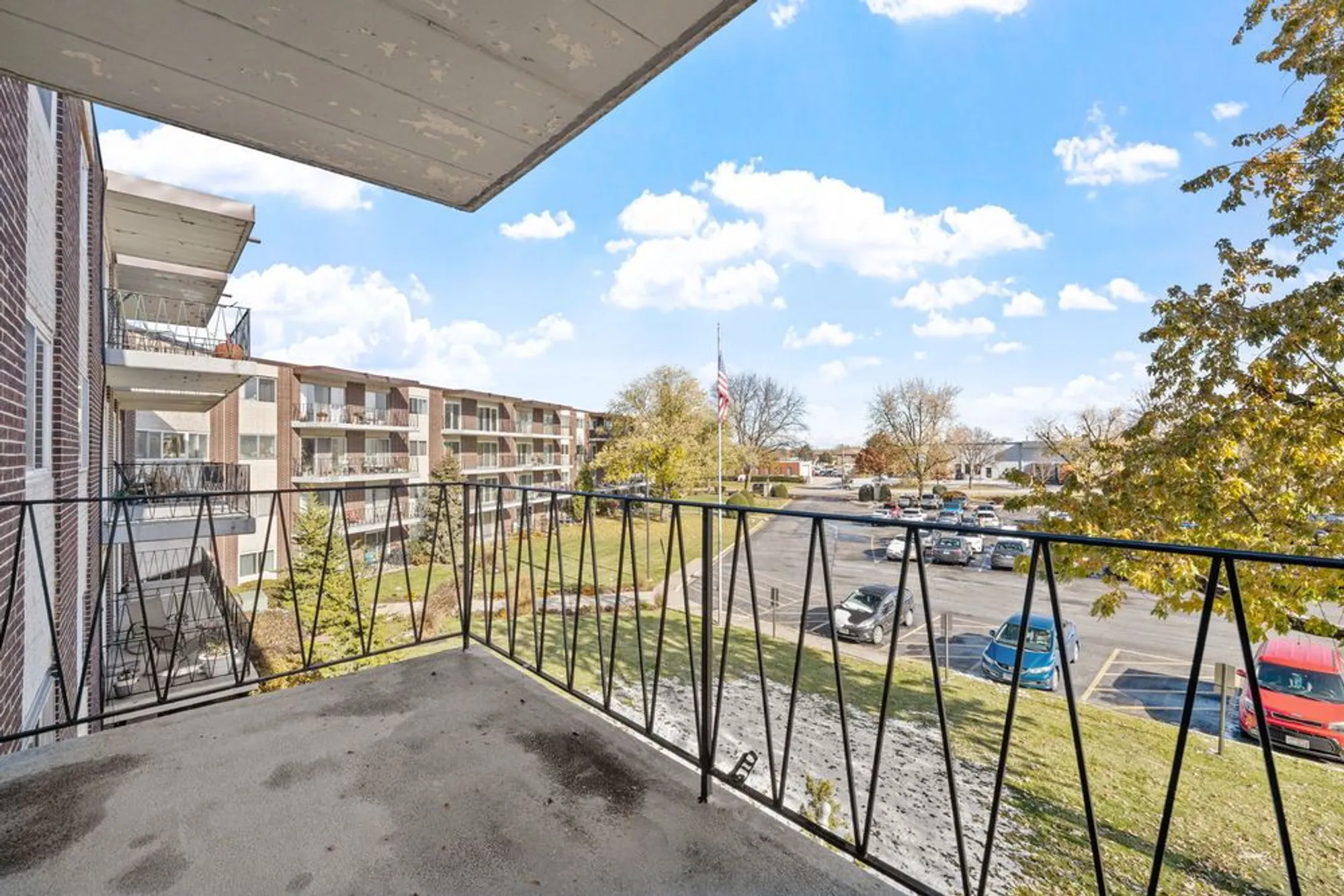 Property Slideshow image 13 of 25 | 5540 walnut ave apt 6b, Downers Grove, IL, 60515