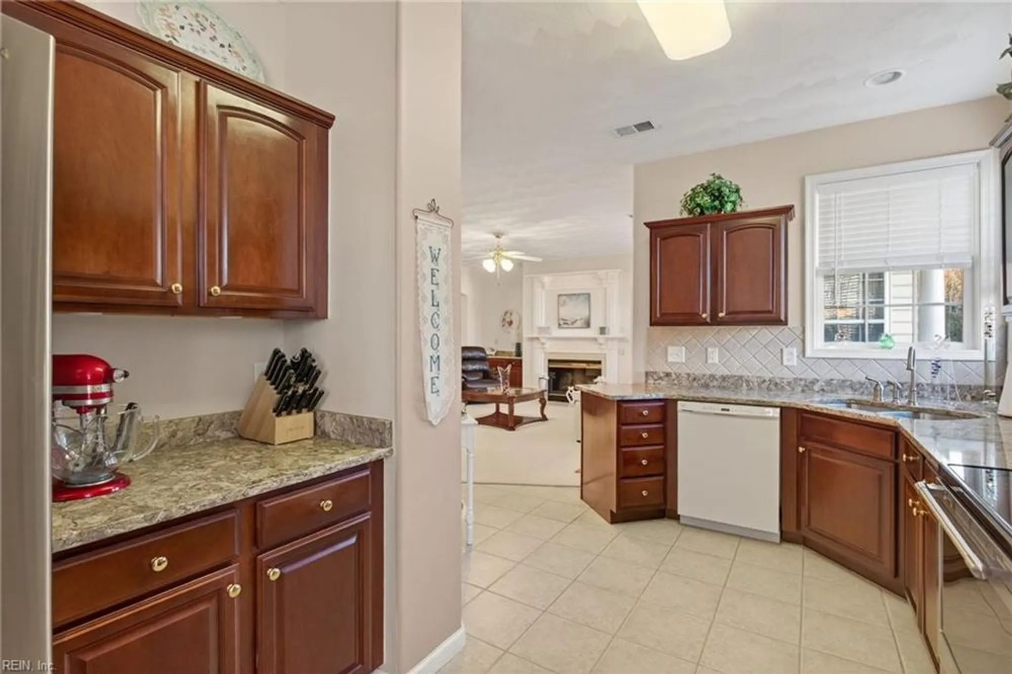Property Slideshow image 5 of 33 | 3403 misty dawn ct, Virginia Beach, VA, 23456