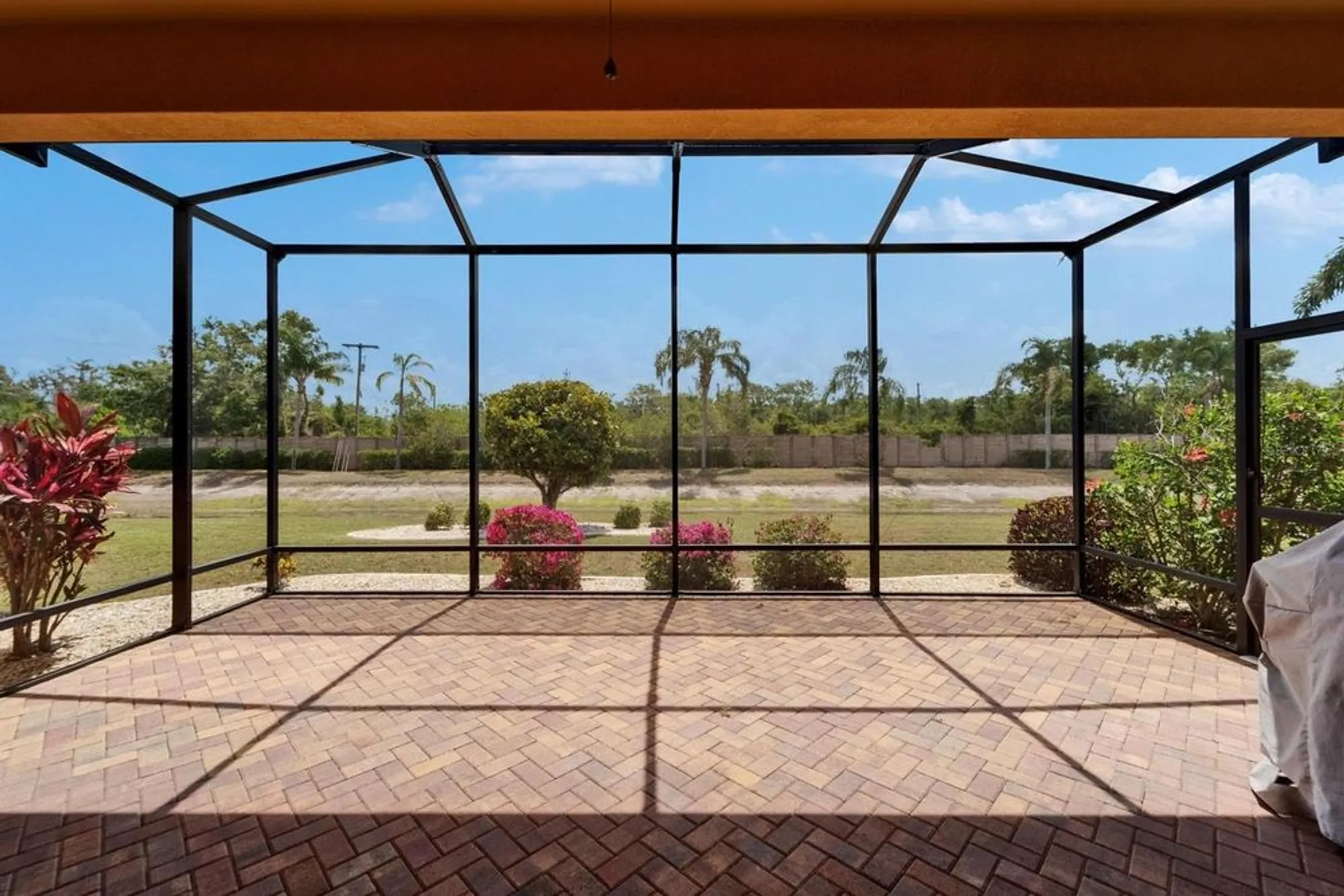 Property Slideshow image 13 of 43 | 1643 emerald dunes dr, Sun City Center, FL, 33573