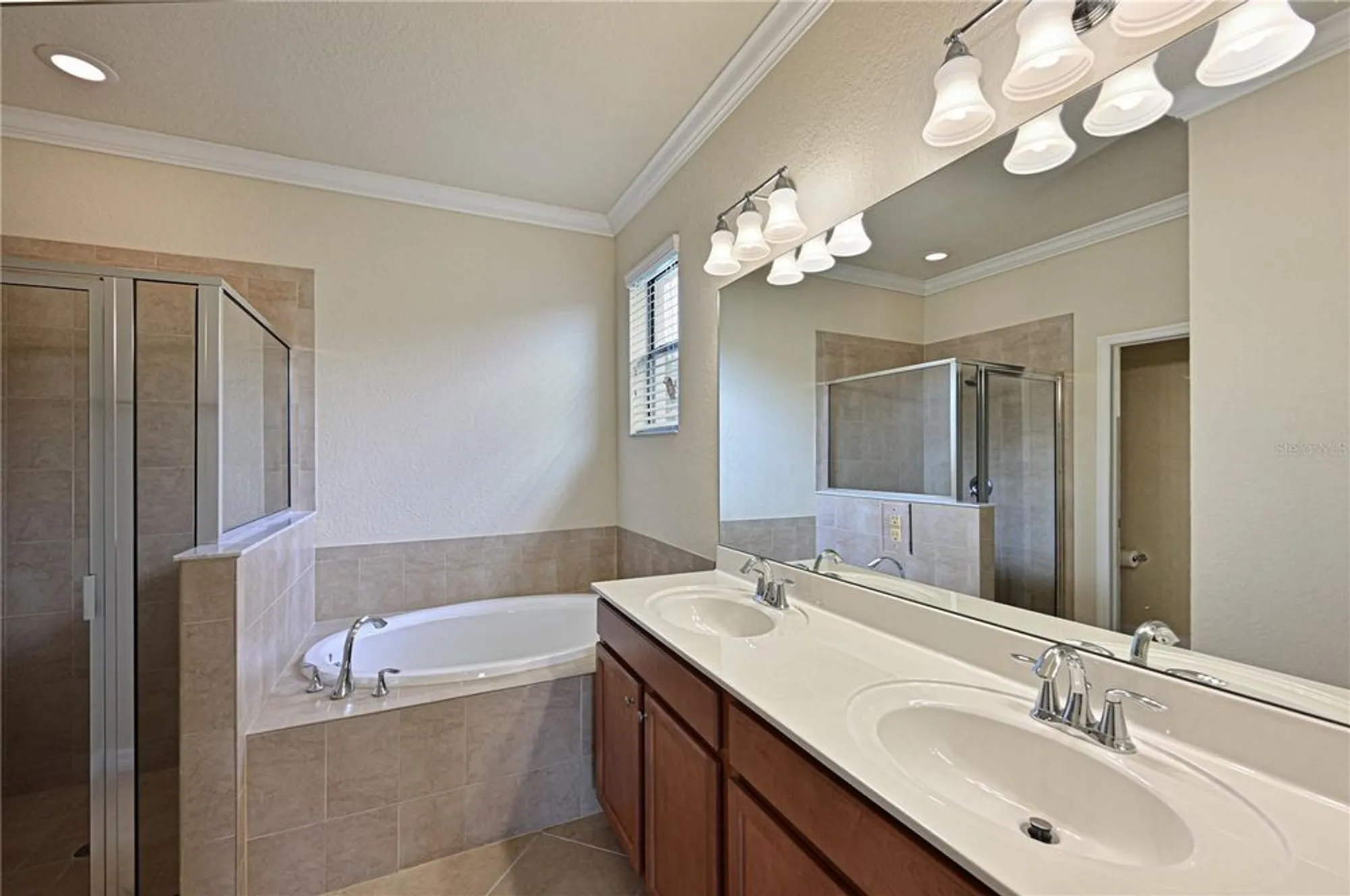 Property Slideshow image 14 of 53 | 7114 quiet creek dr, Bradenton, FL, 34212