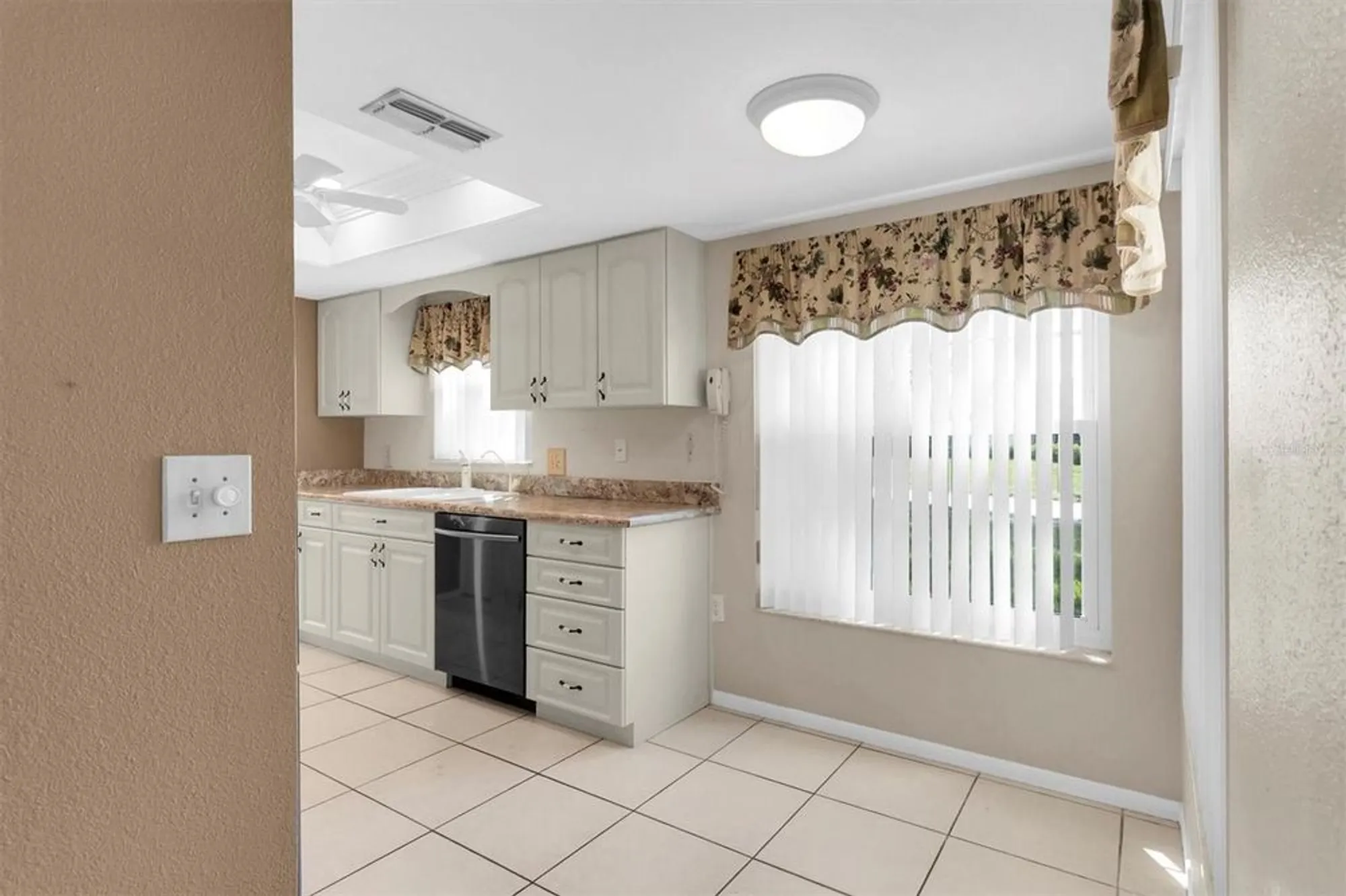 Property Slideshow image 10 of 54 | 4872 boonesboro ct, New Port Richey, FL, 34655