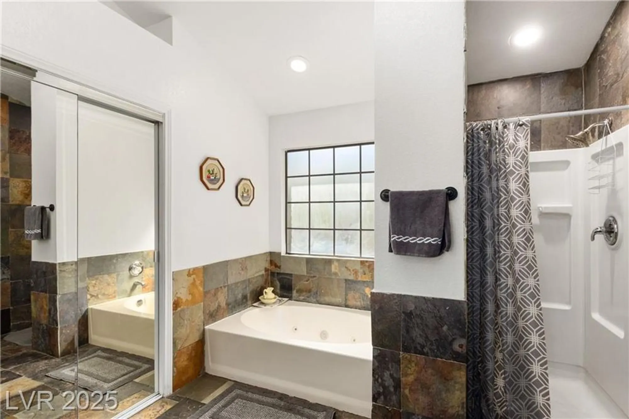 Property Slideshow image 22 of 47 | 5553 singing hills dr, Las Vegas, NV, 89130