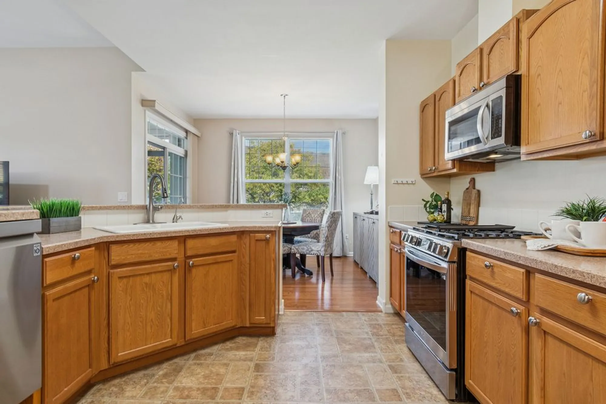 Property Slideshow image 11 of 38 | 2819 normandy cir, Naperville, IL, 60564