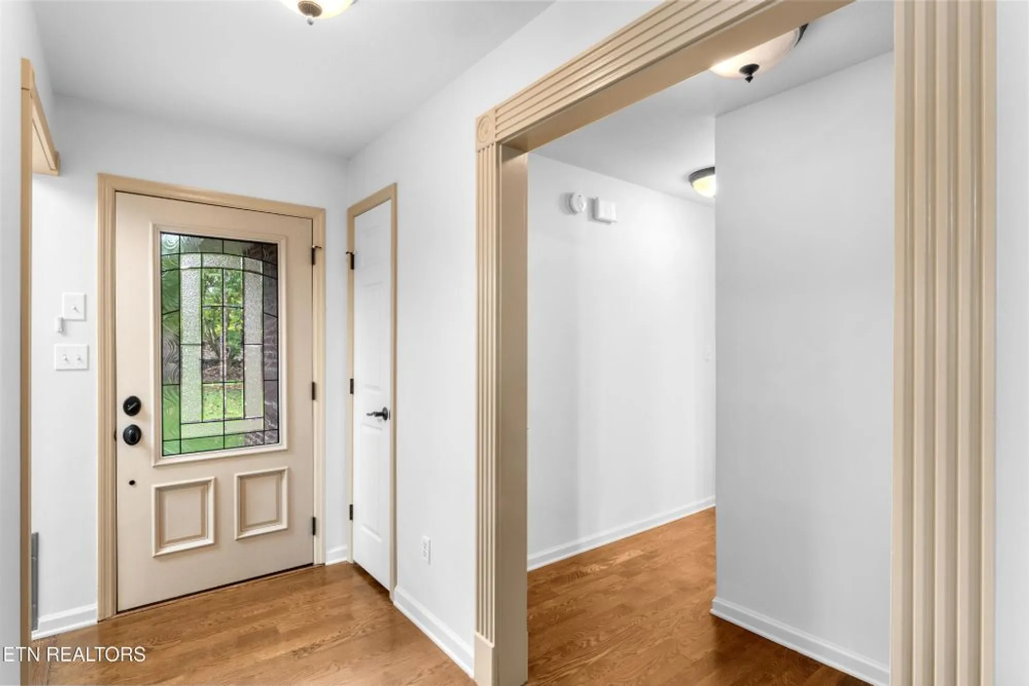 Property Slideshow image 5 of 60 | 407 tecumseh pt, Loudon, TN, 37774