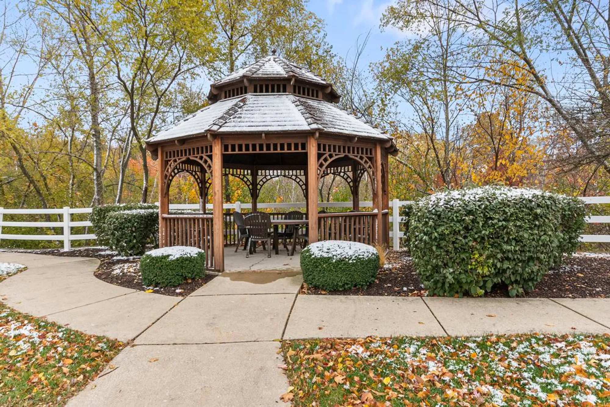 Property Slideshow image 27 of 31 | 631 belmont ln, Carol Stream, IL, 60188