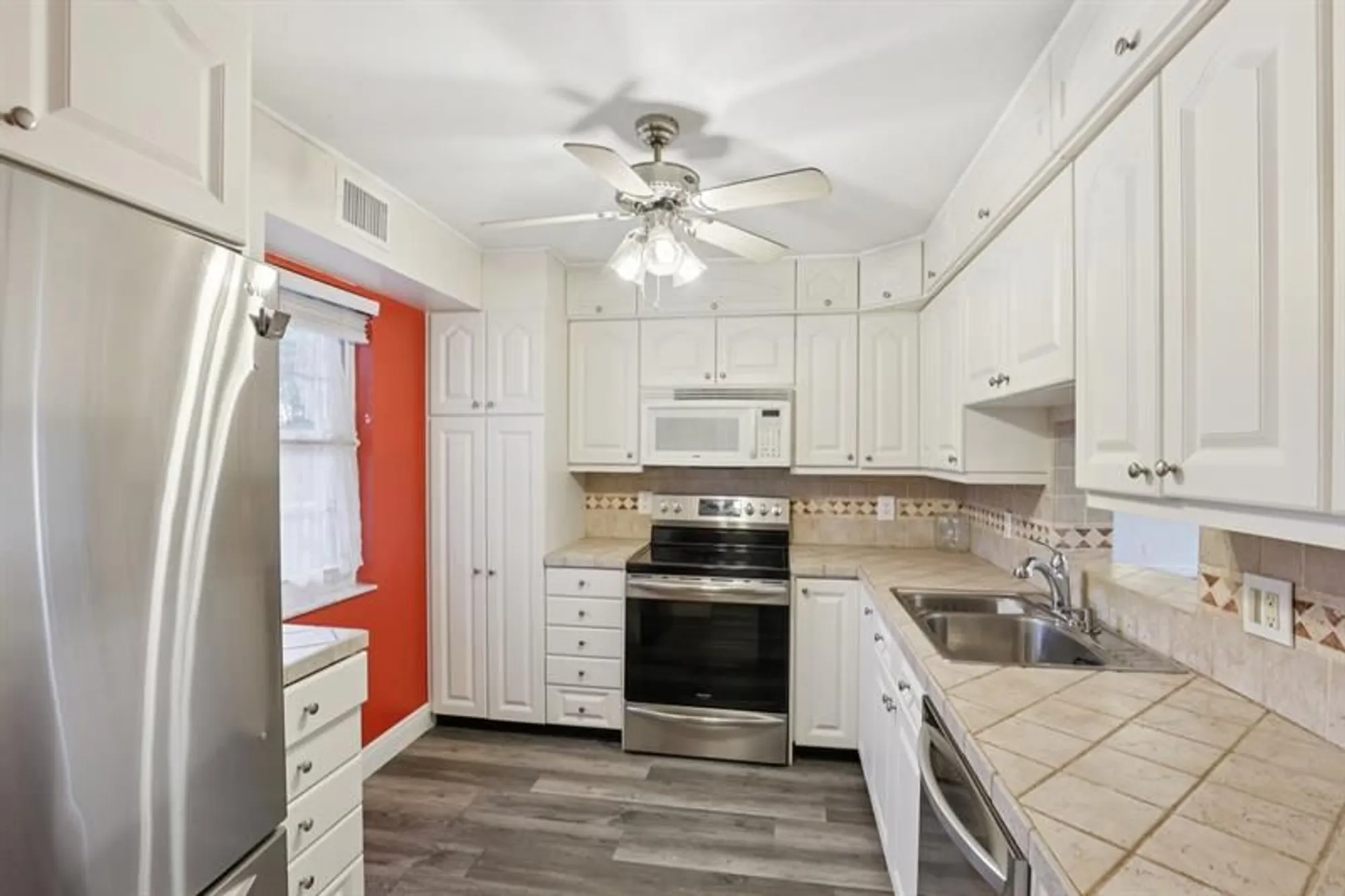 Property Slideshow image 9 of 39 | 1024 se 4th ave 204, Dania Beach, FL, 33004