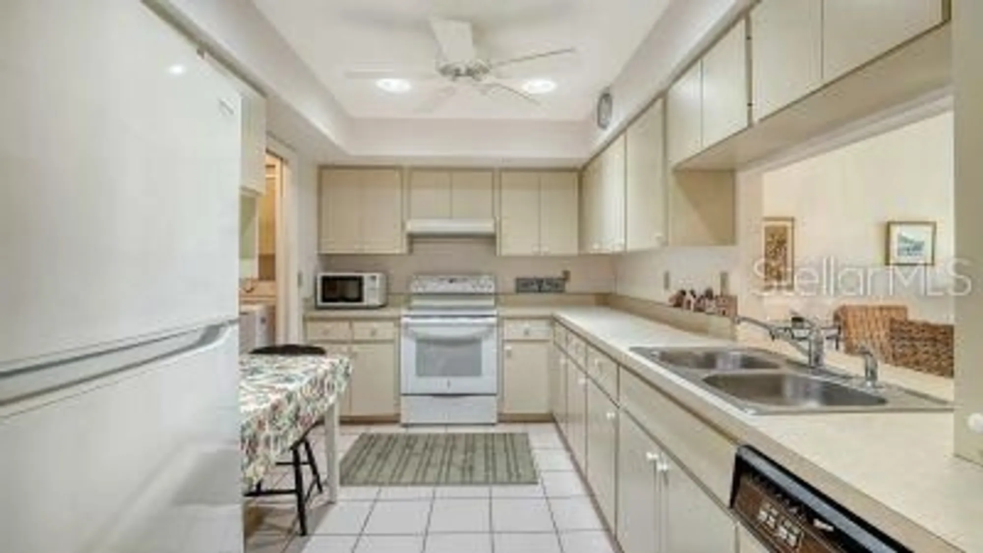 Property Slideshow image 10 of 37 | 7170 wood creek dr # 40, Sarasota, FL, 34231