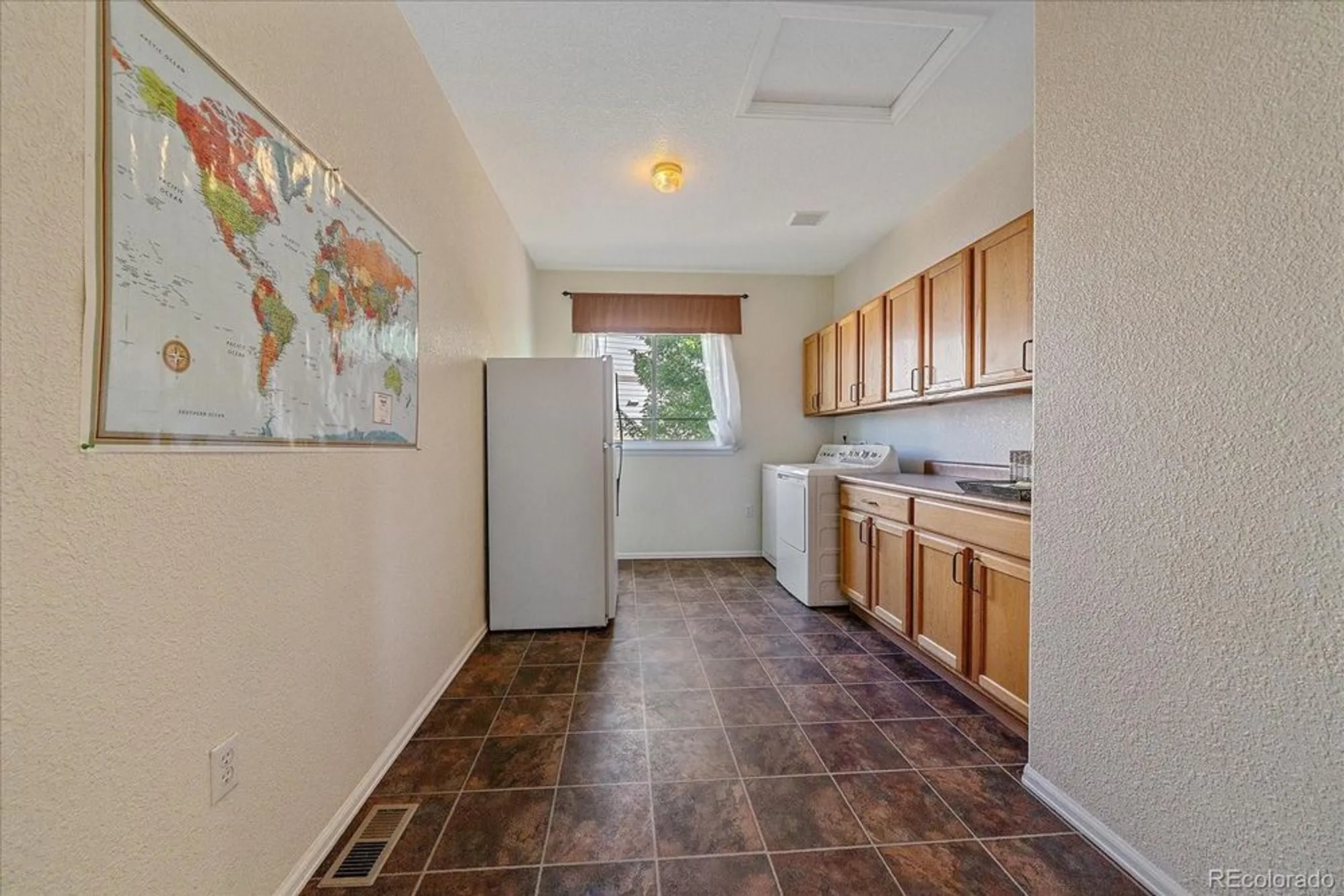 Property Slideshow image 23 of 43 | 22852 e david pl, Aurora, CO, 80016