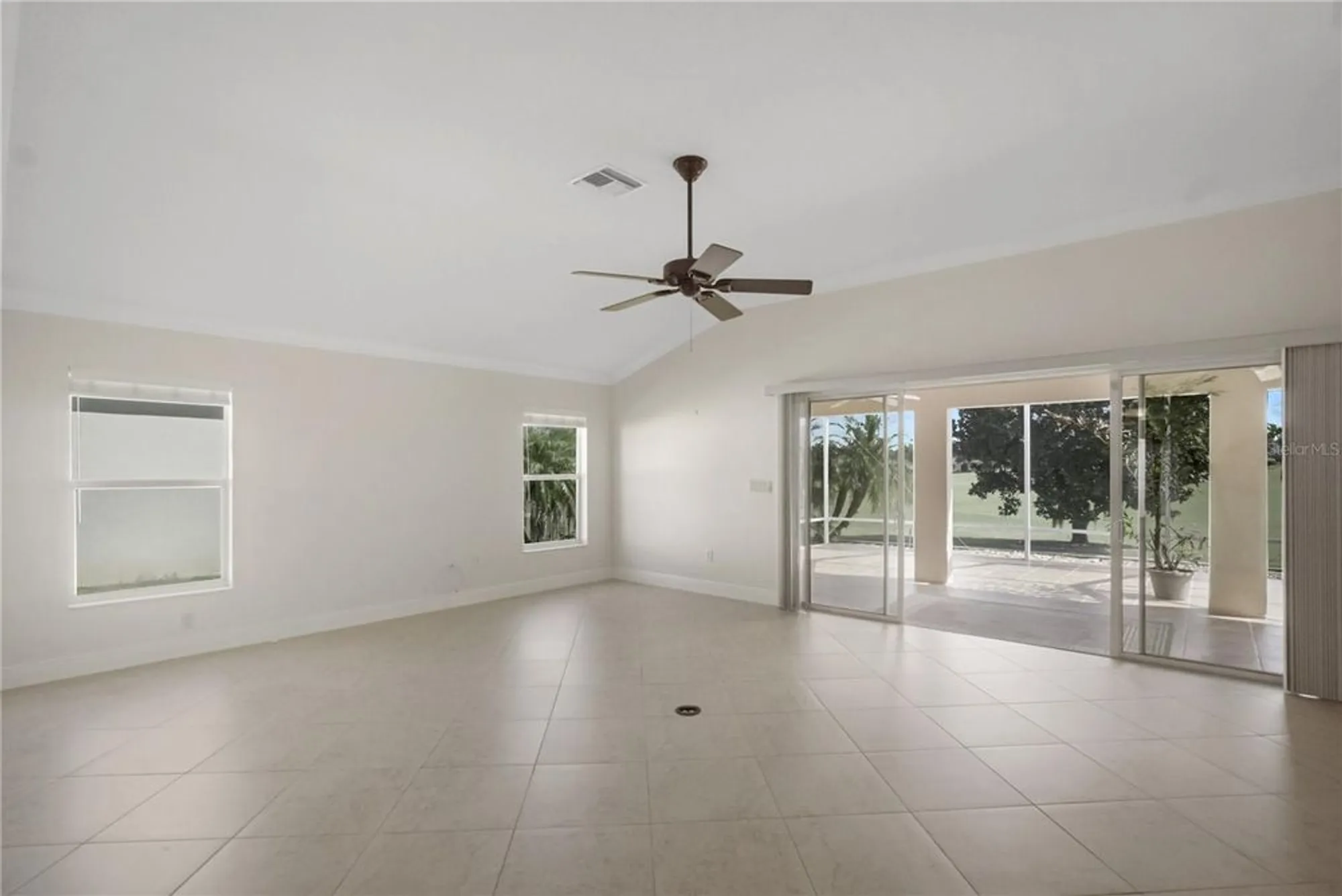 Property Slideshow image 18 of 44 | 445 society hill cir, The Villages, FL, 32162