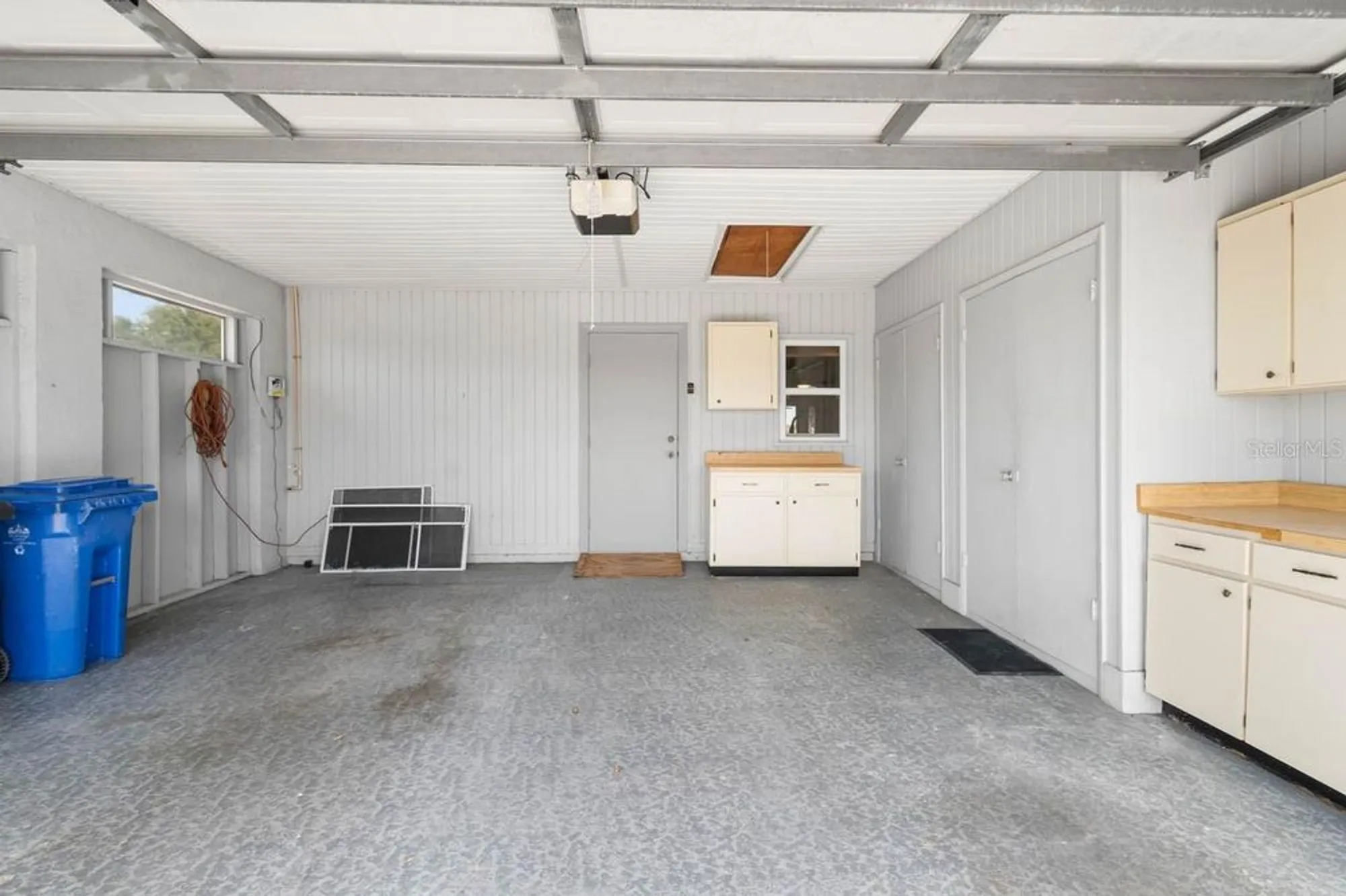 Property Slideshow image 28 of 34 | 1002 strawpocket pl, Sun City Center, FL, 33573