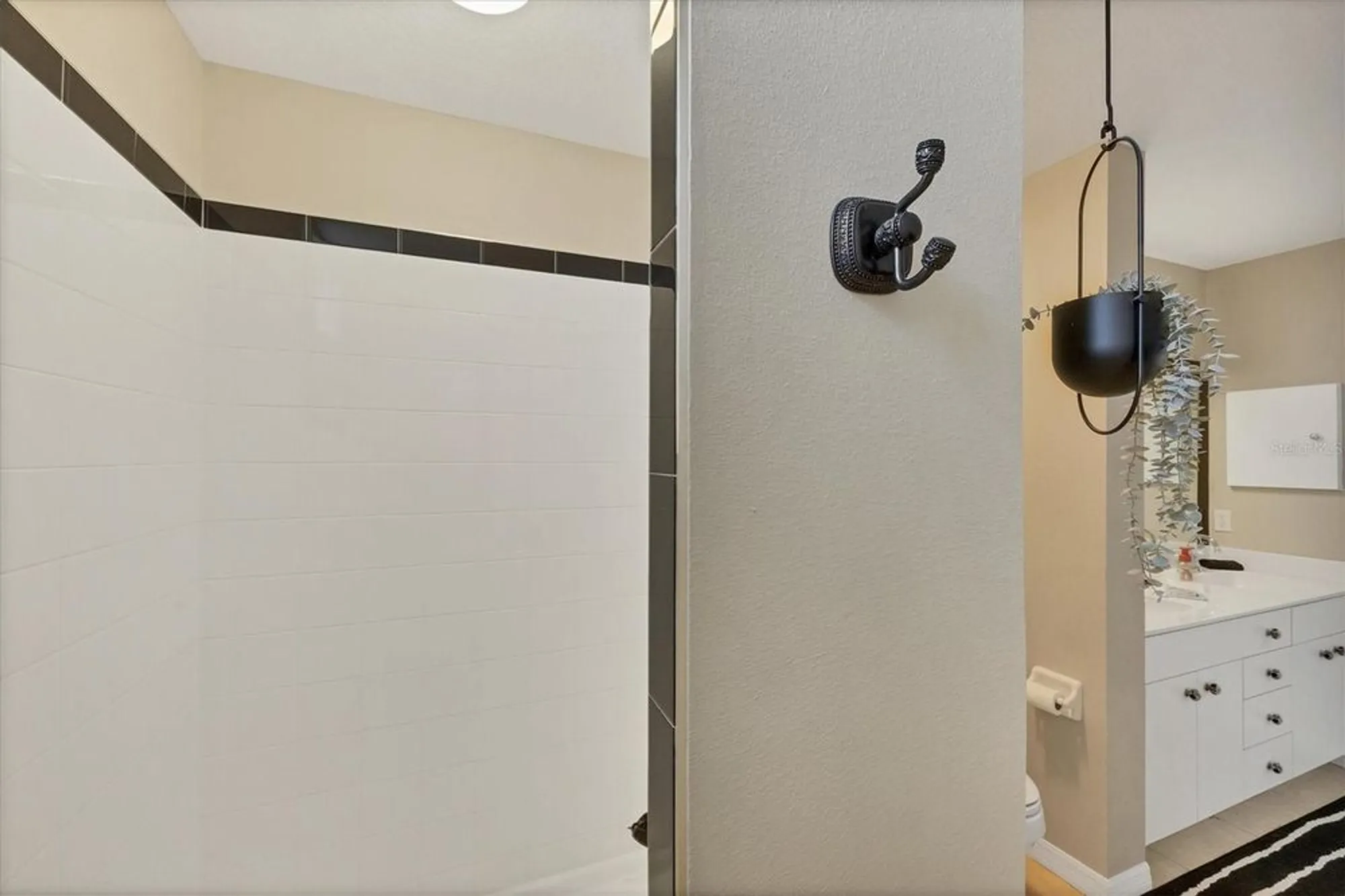 Property Slideshow image 19 of 51 | 119 woodbridge dr unit 102, Venice, FL, 34293