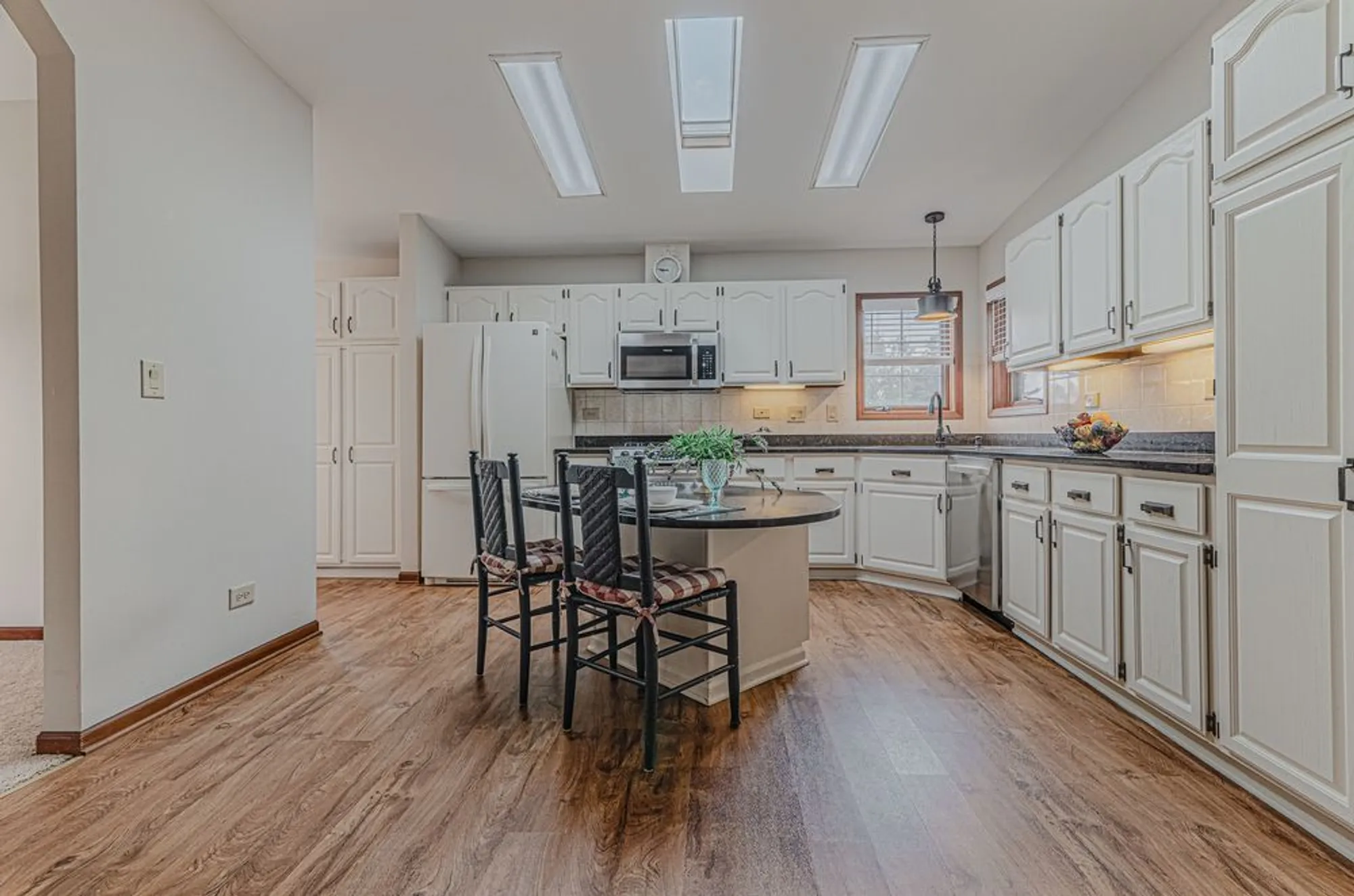 Property Slideshow image 5 of 41 | 9 derby ct, Grayslake, IL, 60030