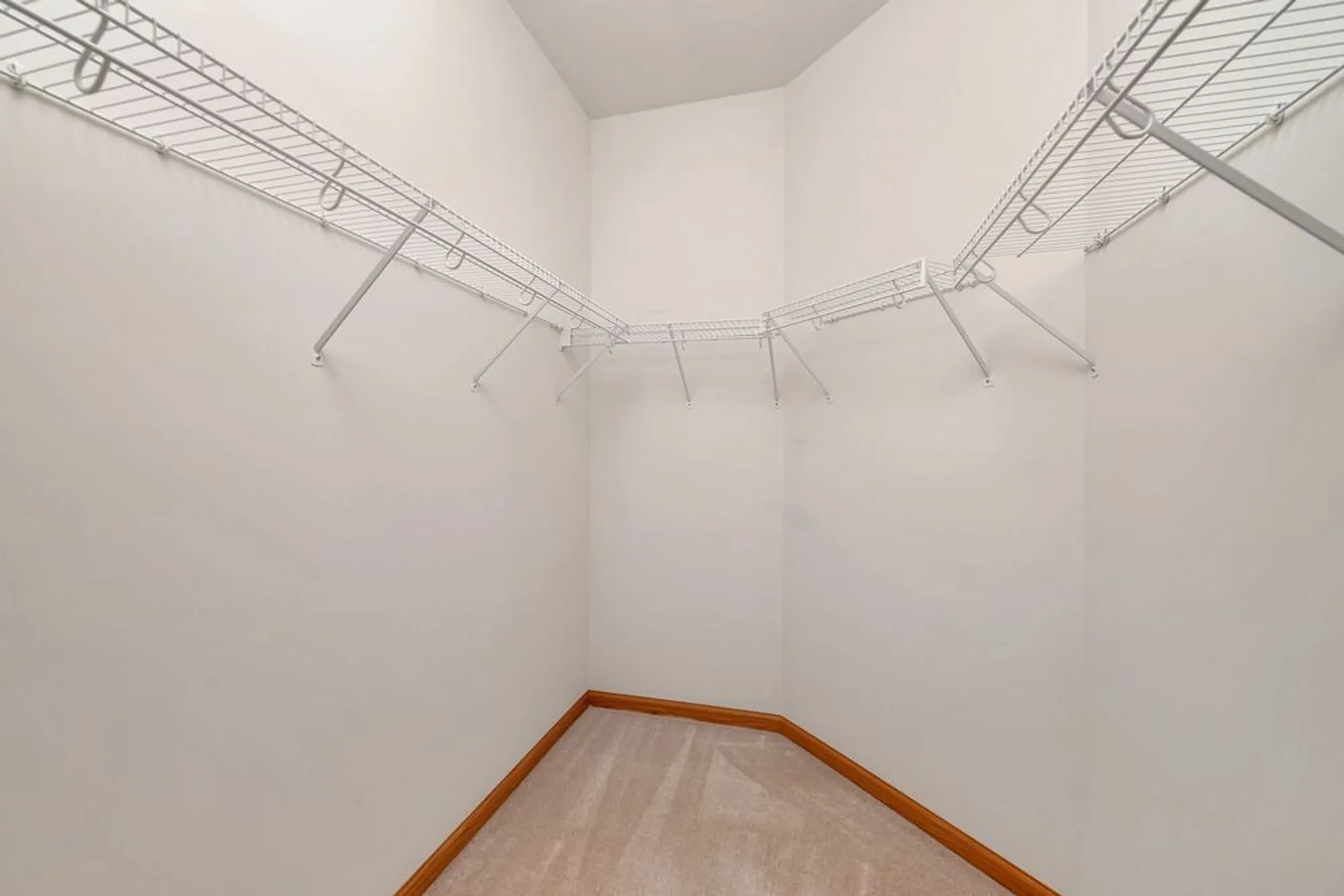 Property Slideshow image 19 of 25 | 1592 w cadillac cir, Romeoville, IL, 60446