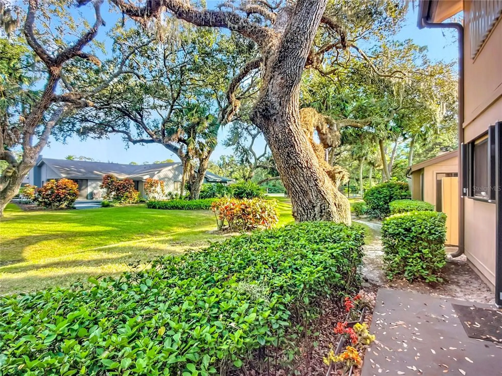 Property Slideshow image 31 of 43 | 4683 oak hollow dr 3, Sarasota, FL, 34241
