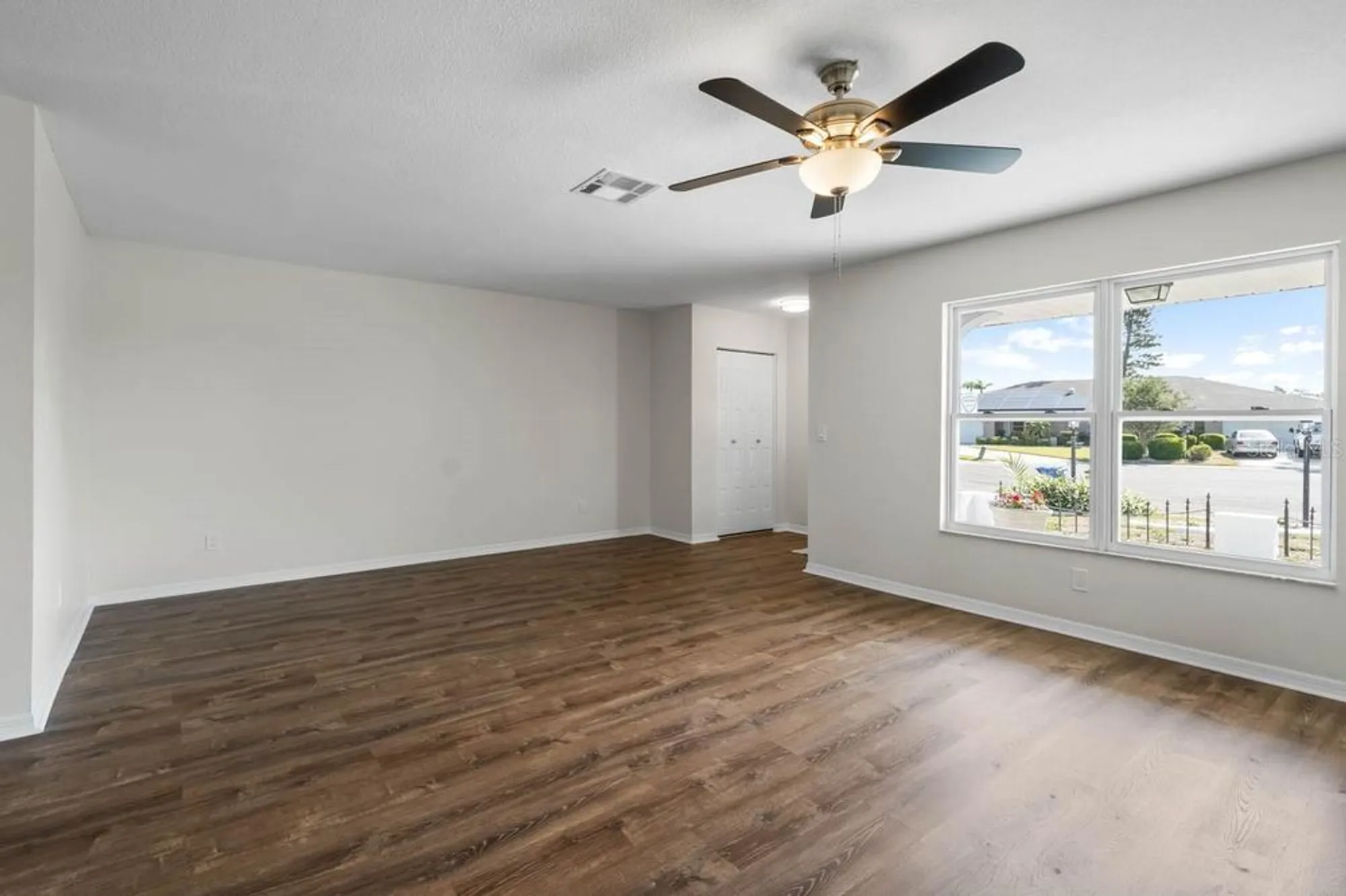 Property Slideshow image 6 of 34 | 1002 strawpocket pl, Sun City Center, FL, 33573