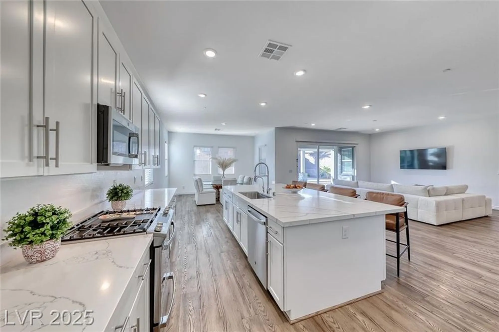 Property Slideshow image 16 of 65 | 141 juliette pointe ln, Henderson, NV, 89011