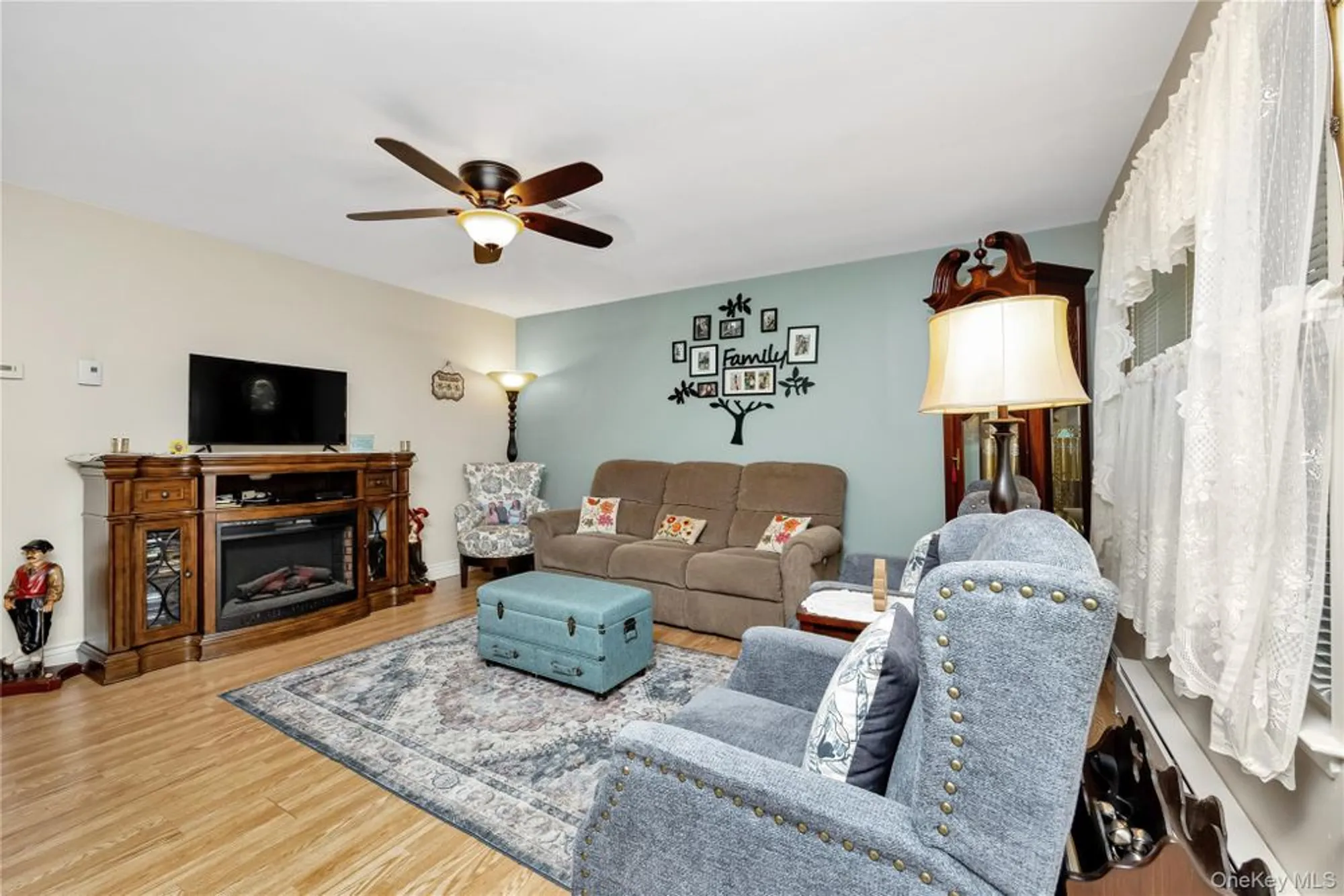 Property Slideshow image 12 of 22 | 412 weymouth ct unit b, Ridge, NY, 11961