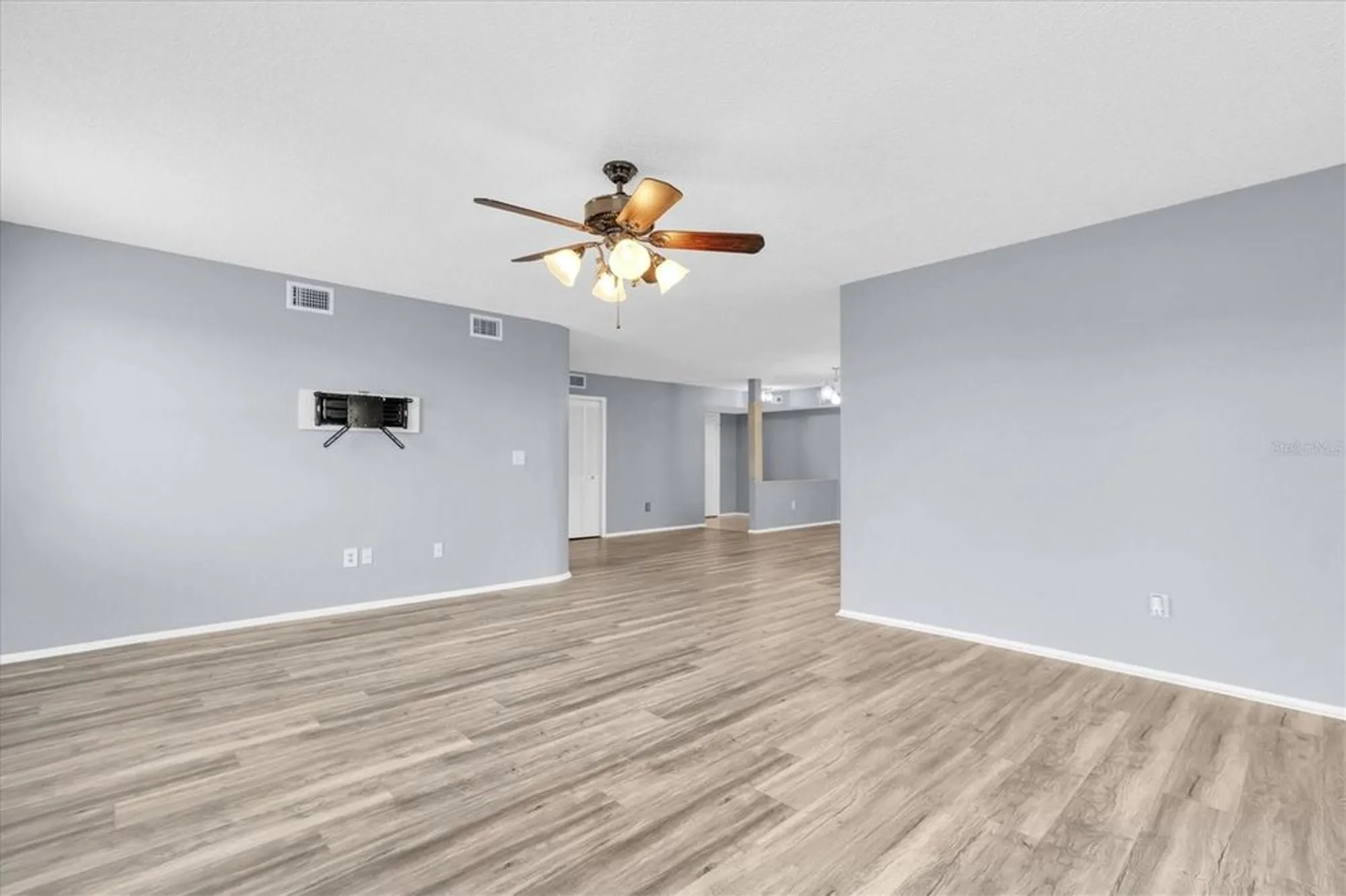 Property Slideshow image 9 of 48 | 8198 terrace garden dr n unit 511, Saint Petersburg, FL, 33709