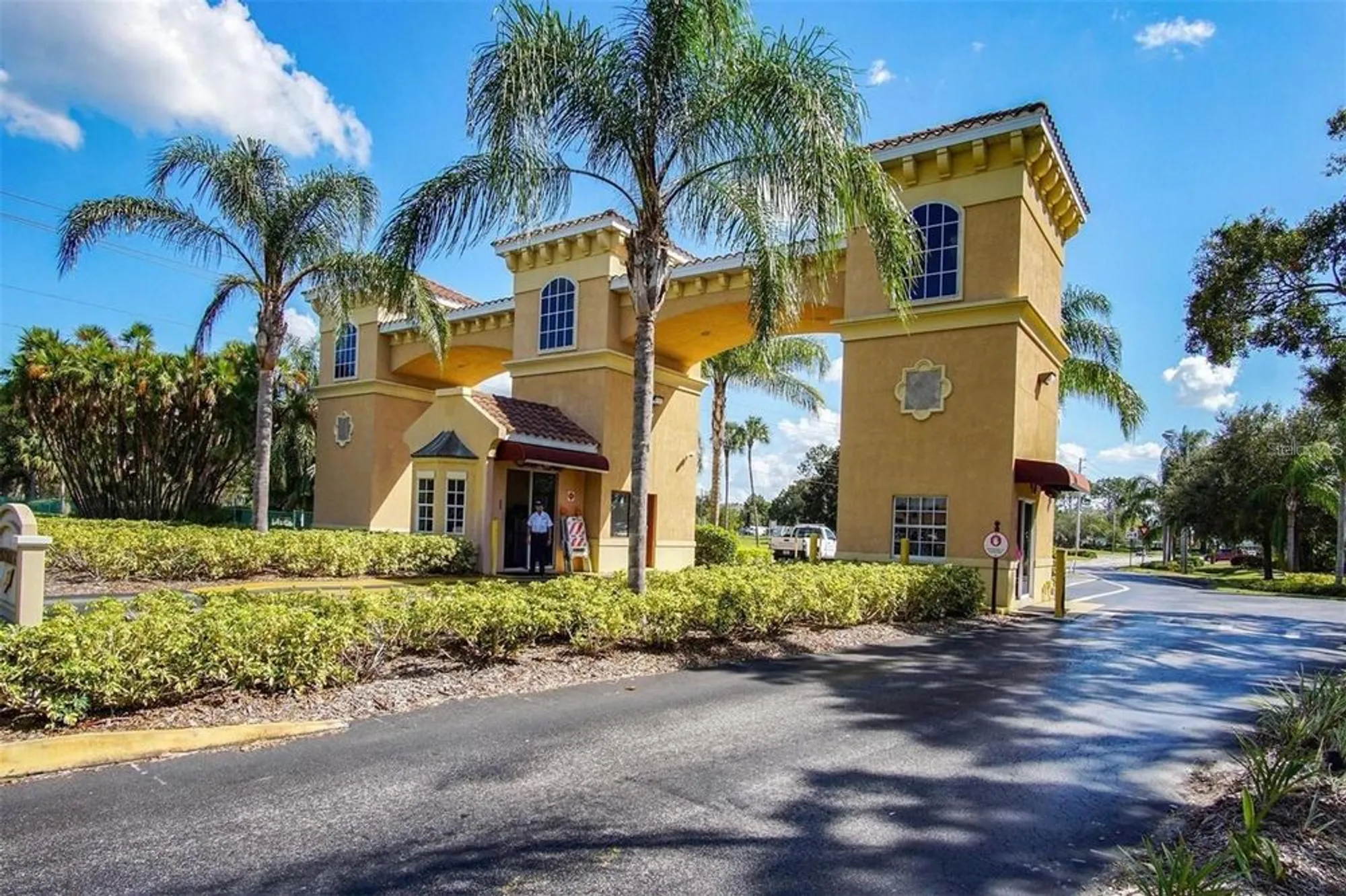 Property Slideshow image 14 of 30 | 1906 canterbury ln unit 32, Sun City Center, FL, 33573