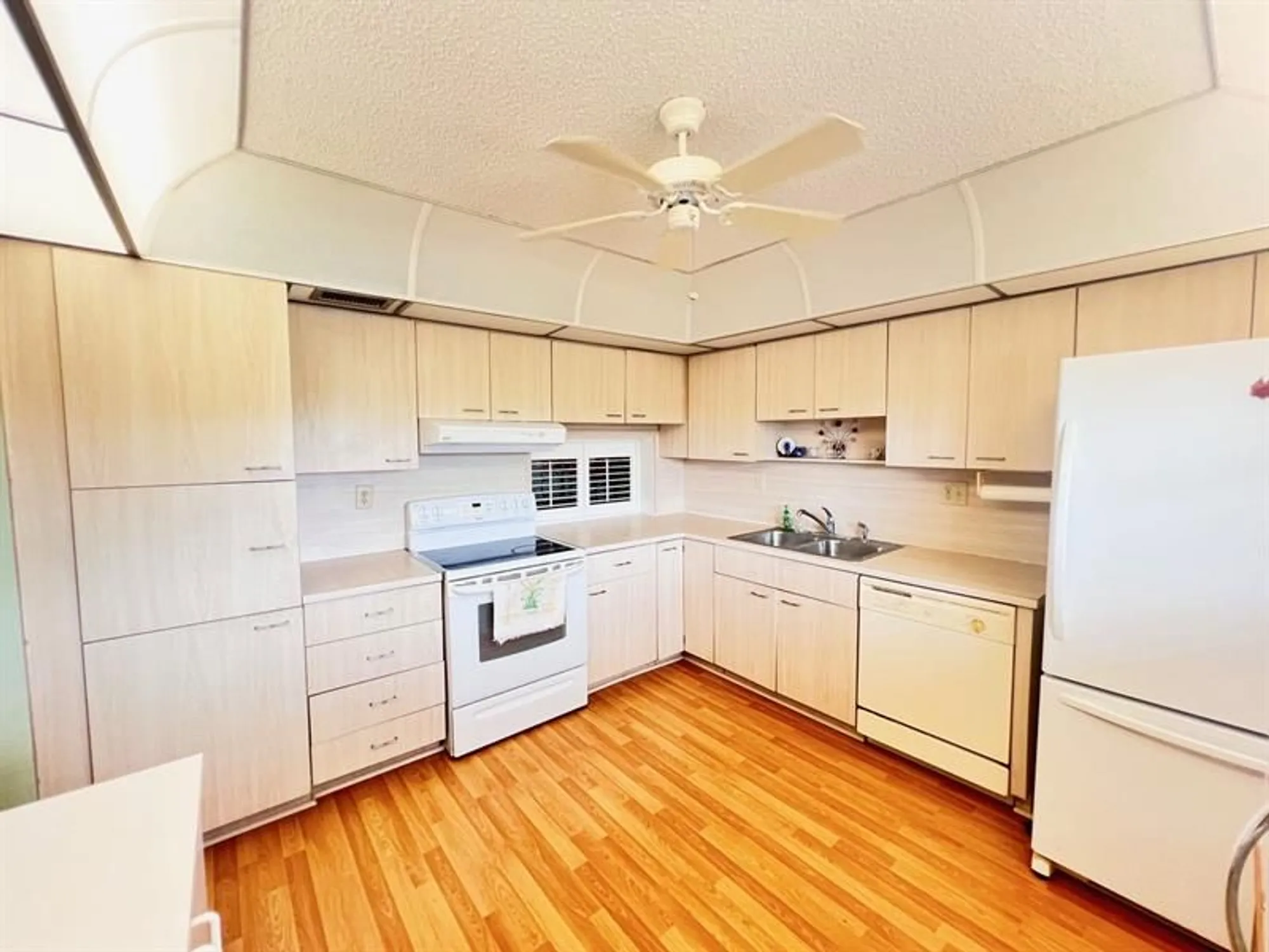 Property Slideshow image 6 of 19 | 4930 e sabal palm blvd 409, Tamarac, FL, 33319
