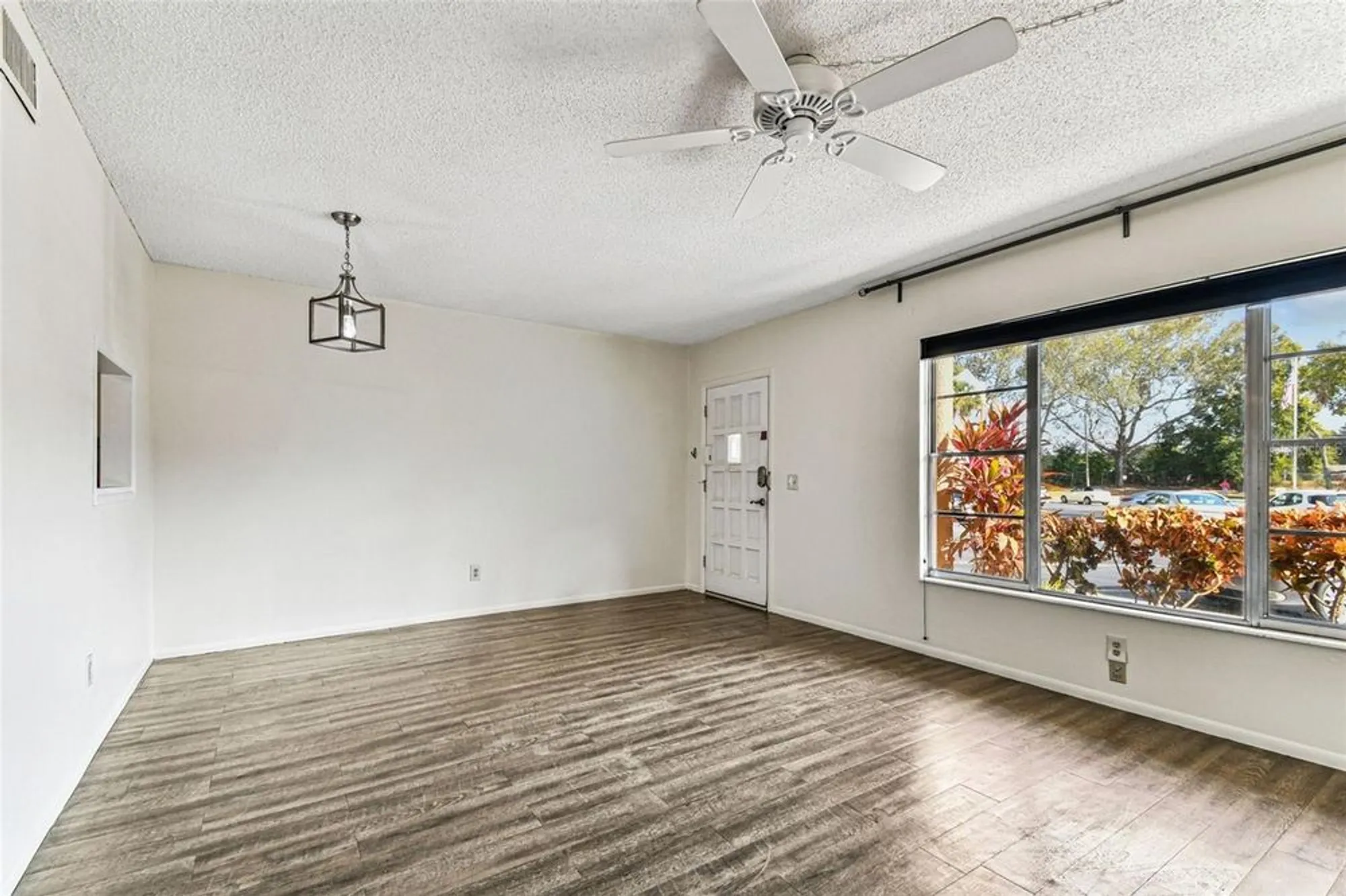Property Slideshow image 12 of 73 | 2466 ecuadorian way apt 6, Clearwater, FL, 33763