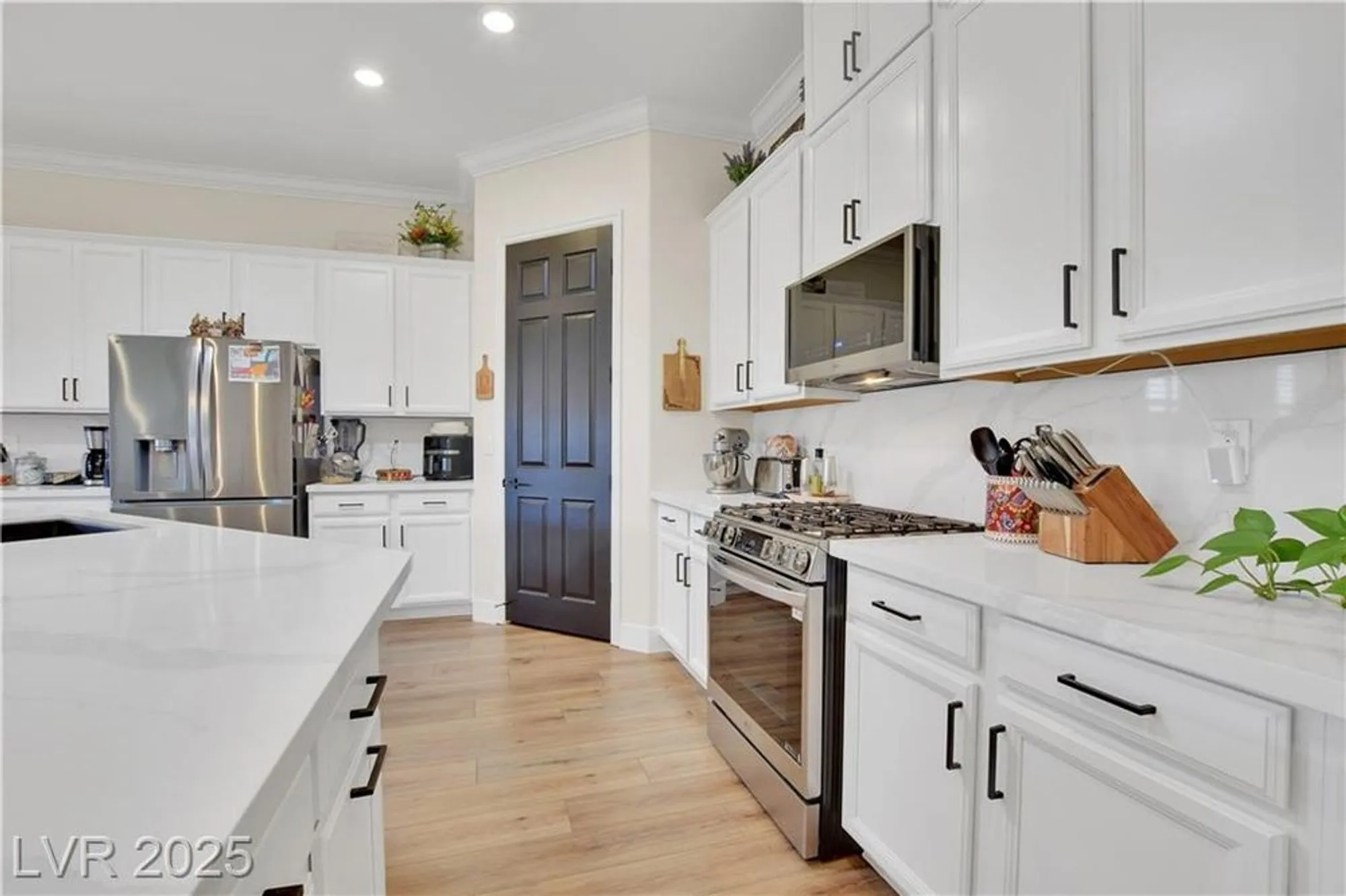 Property Slideshow image 8 of 30 | 677 look lively ct, Henderson, NV, 89011