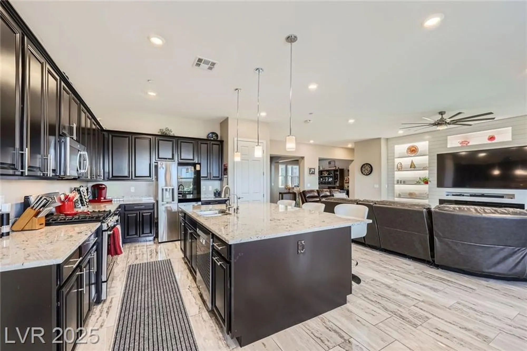 Property Slideshow image 10 of 45 | 800 rosewater dr, Henderson, NV, 89011