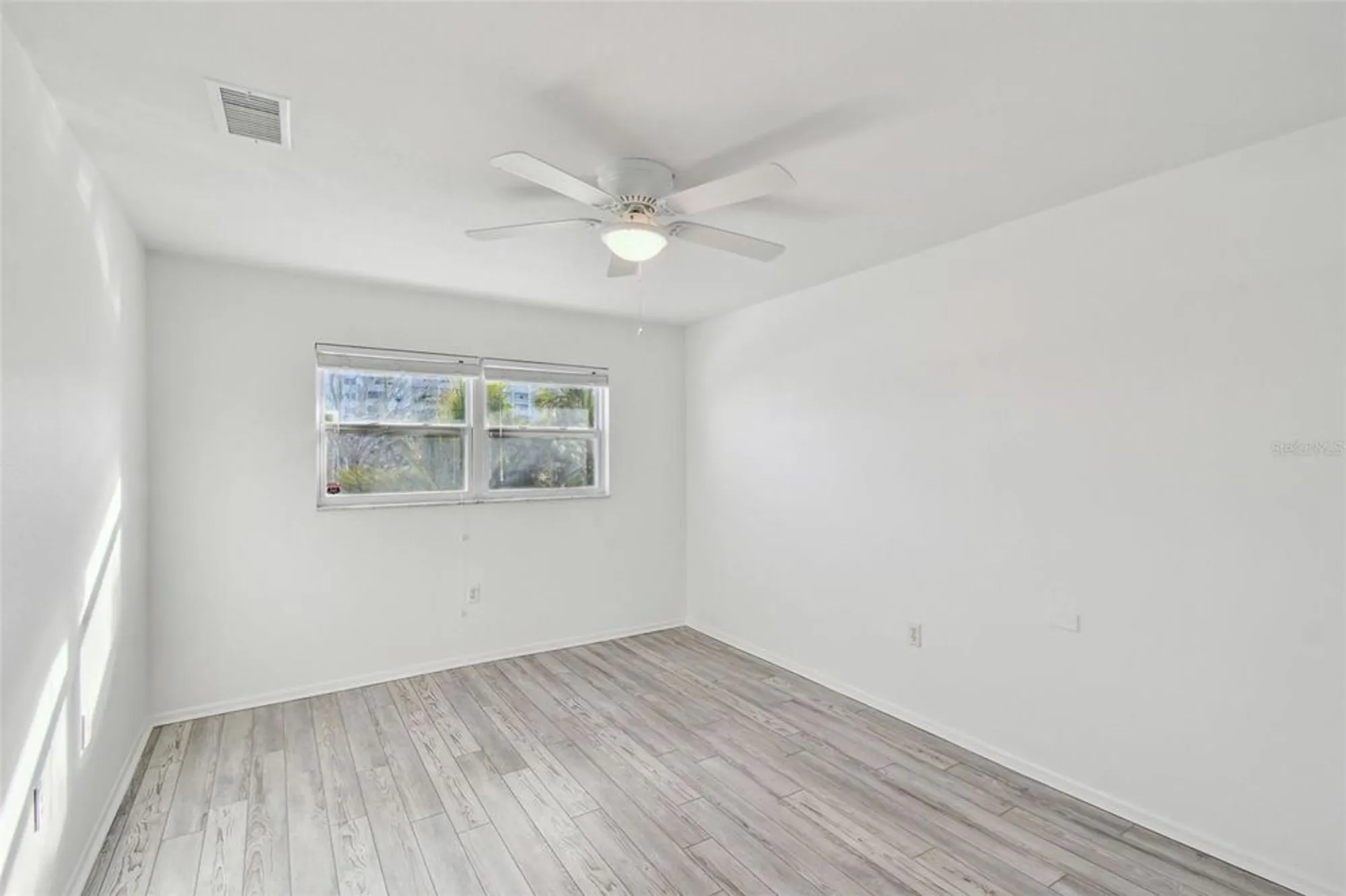 Property Slideshow image 23 of 71 | 5 gateshead dr 203, Dunedin, FL, 34698
