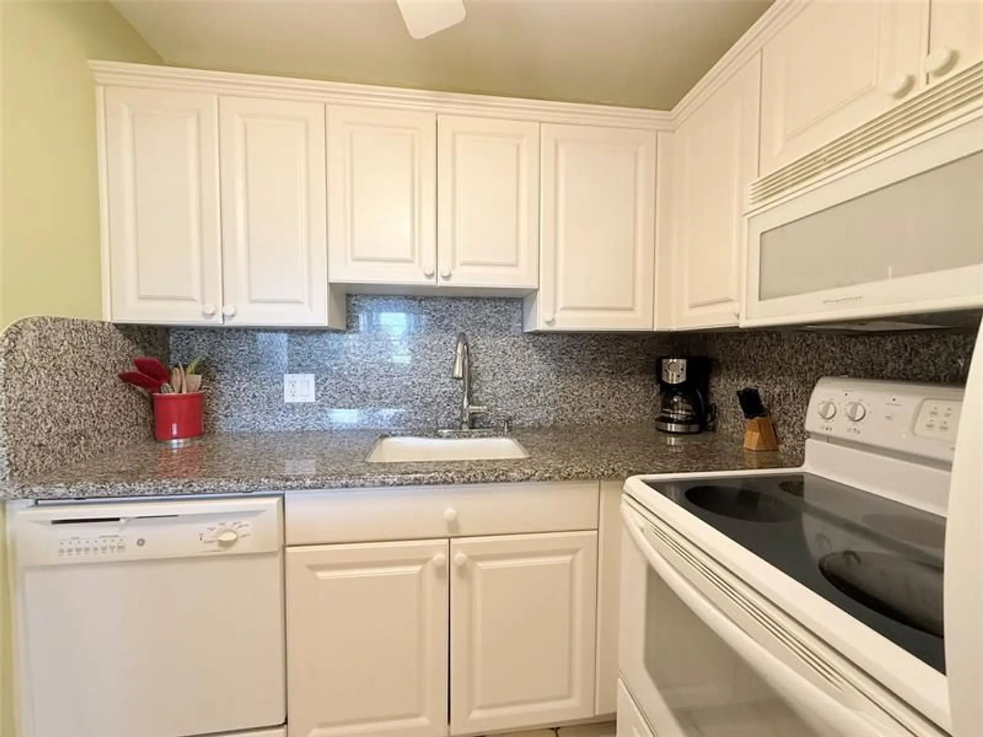 Property Slideshow image 14 of 44 | 1113 cambridge e # 1113, Deerfield Beach, FL, 33442
