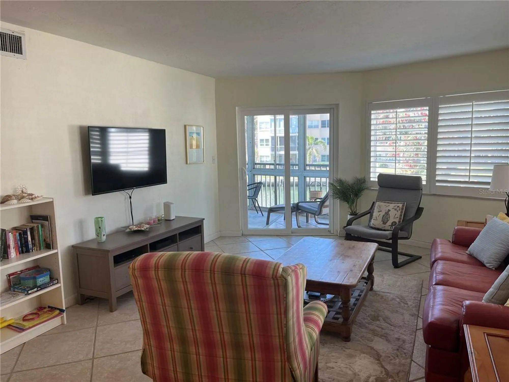 Property Slideshow image 13 of 32 | 1257 s portofino dr apt 208, Sarasota, FL, 34242