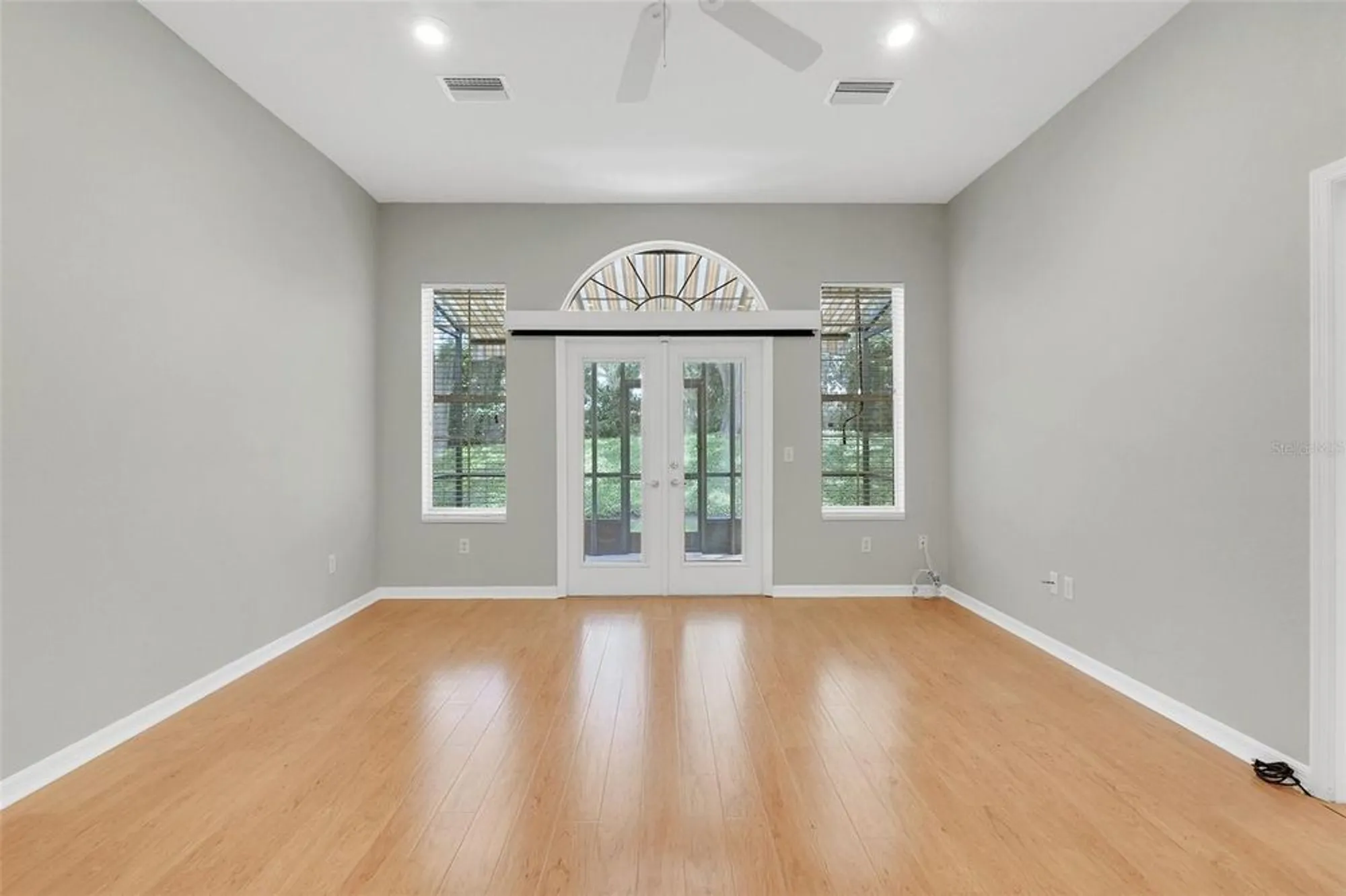 Property Slideshow image 17 of 46 | 1042 avenida sonoma, Lady Lake, FL, 32159