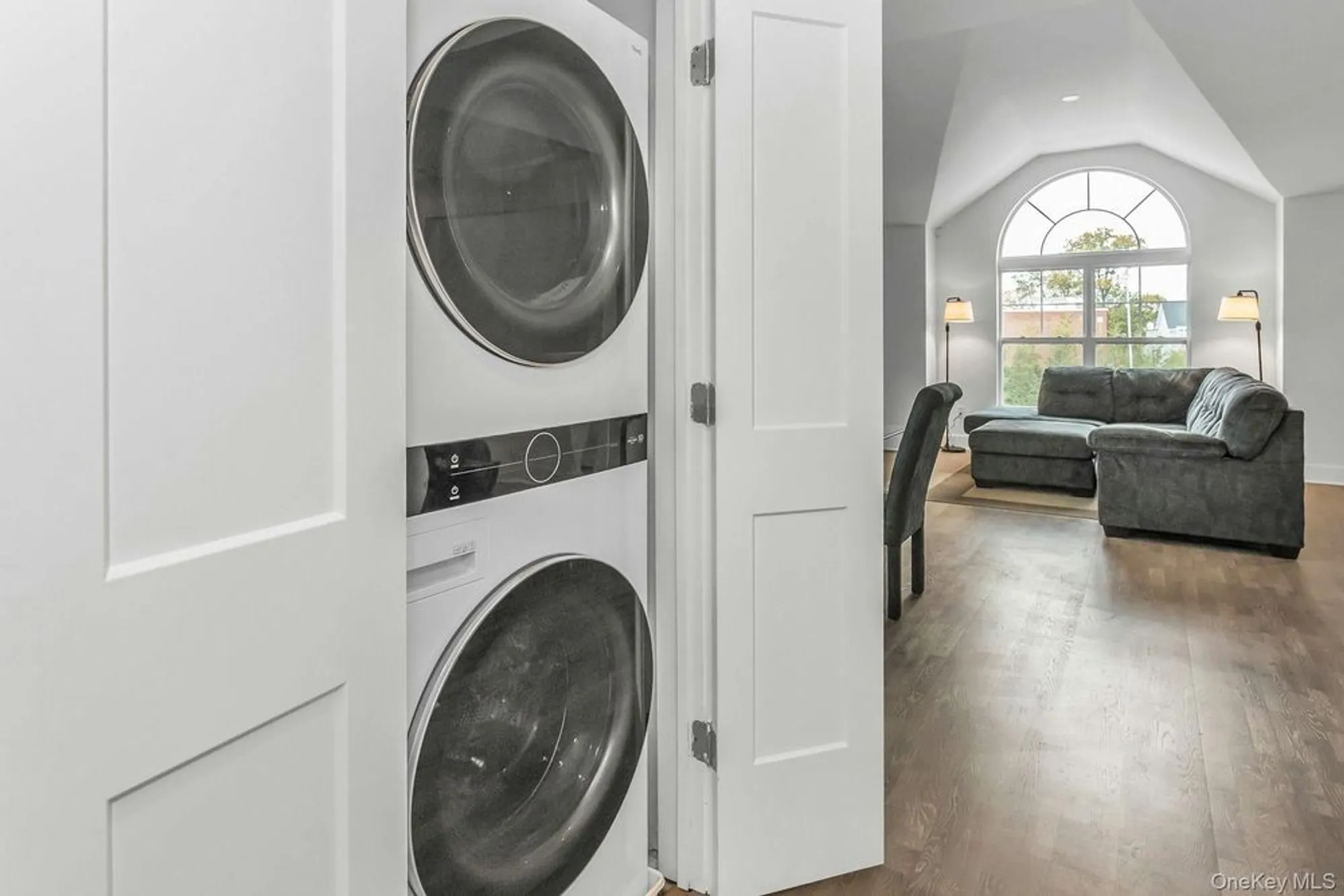 Property Slideshow image 13 of 19 | 512 breton way, Glen Cove, NY, 11542