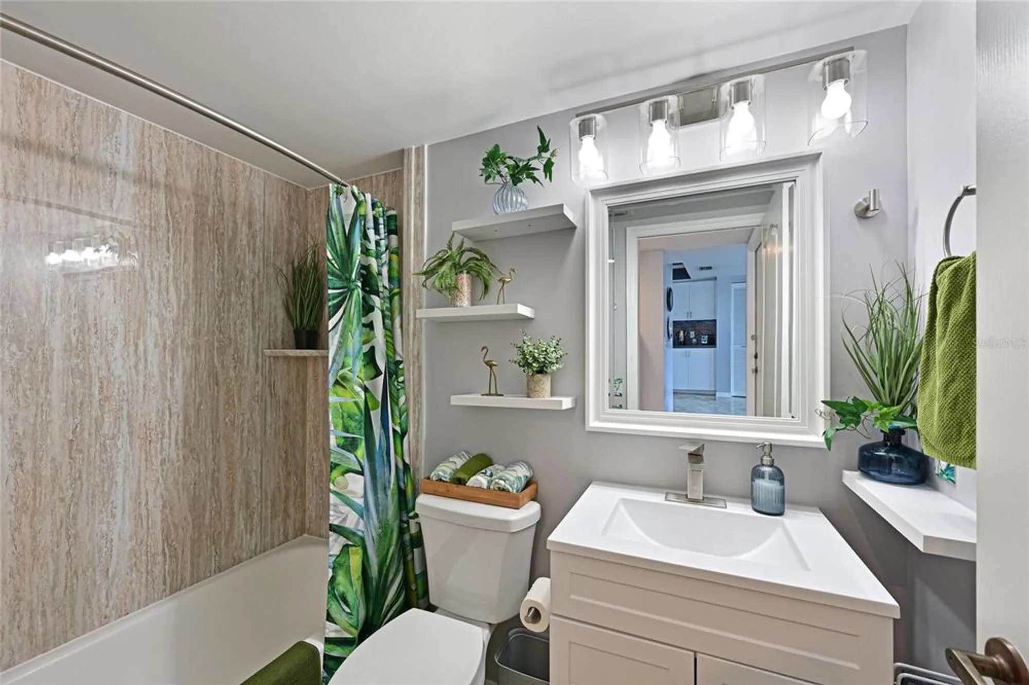 Property Slideshow image 33 of 55 | 6611 stone river rd apt 106, Bradenton, FL, 34203