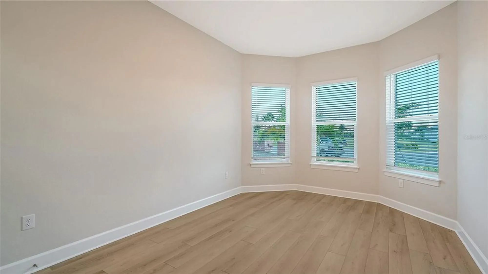 Property Slideshow image 42 of 90 | 16423 isola pl, Lakewood Ranch, FL, 34211