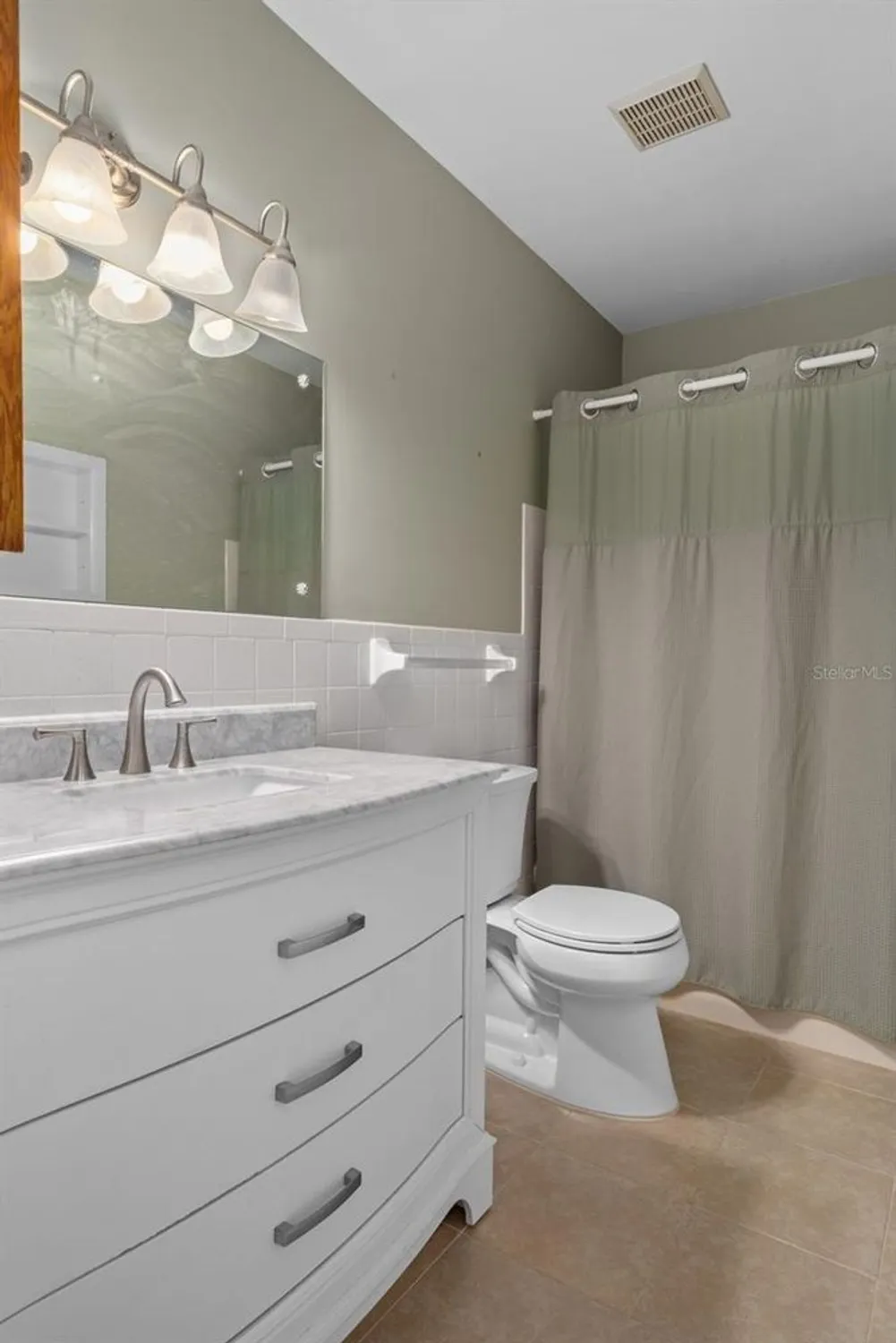 Property Slideshow image 38 of 61 | 2440 world parkway blvd 38, Clearwater, FL, 33763