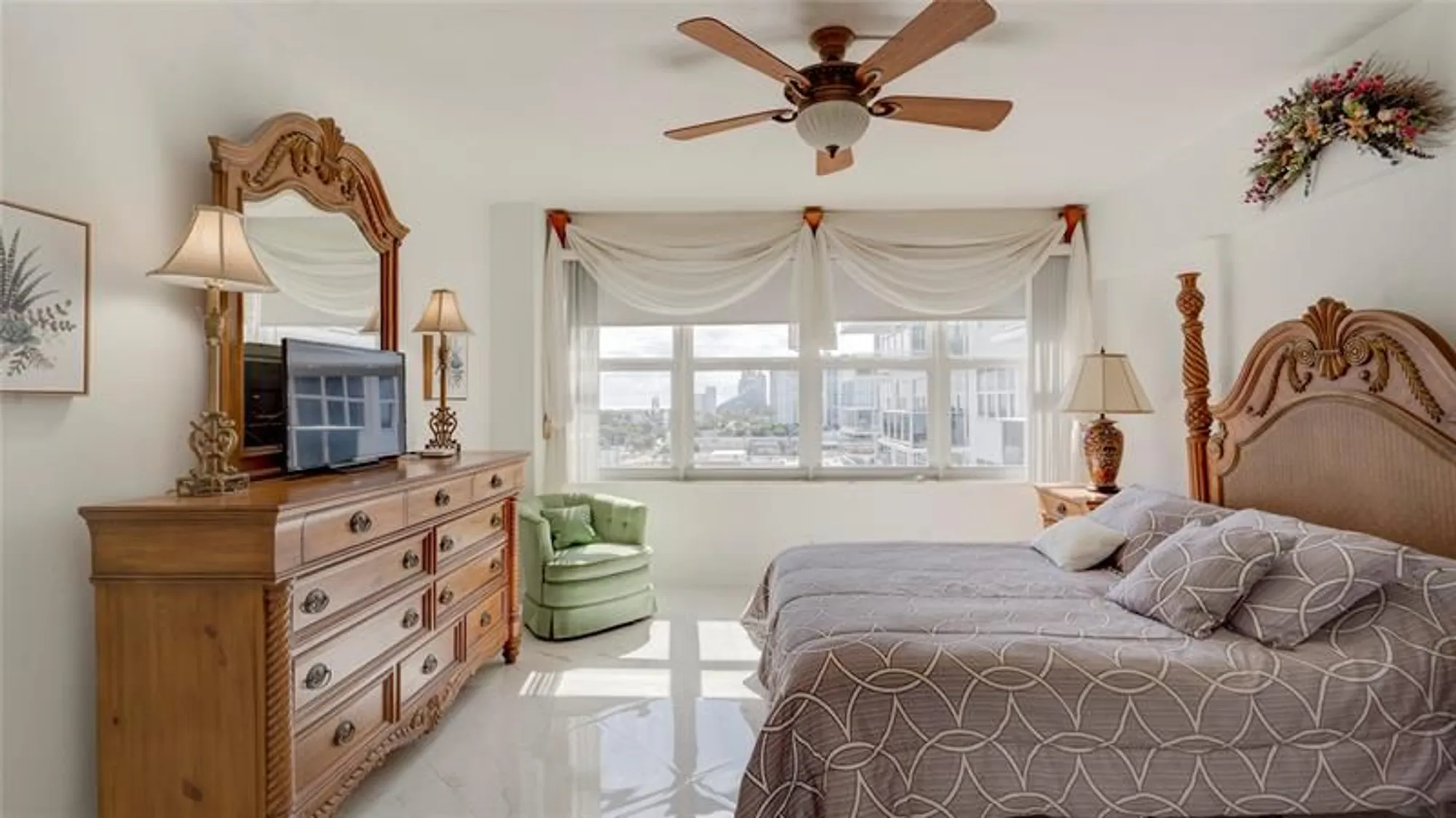 Property Slideshow image 13 of 40 | 3333 ne 34th st apt 811, Fort Lauderdale, FL, 33308