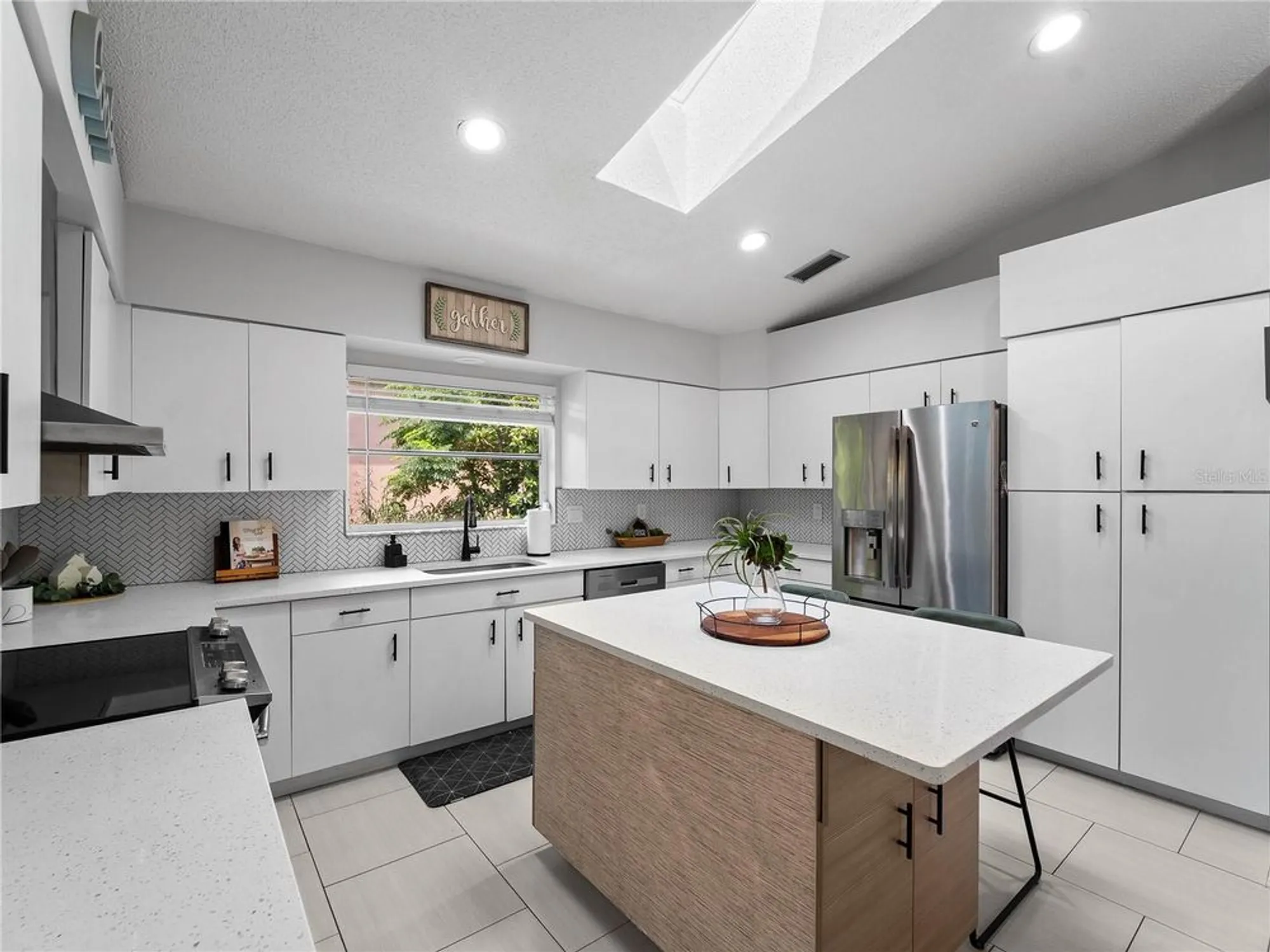 Property Slideshow image 25 of 61 | 523 warwick dr, Venice, FL, 34293