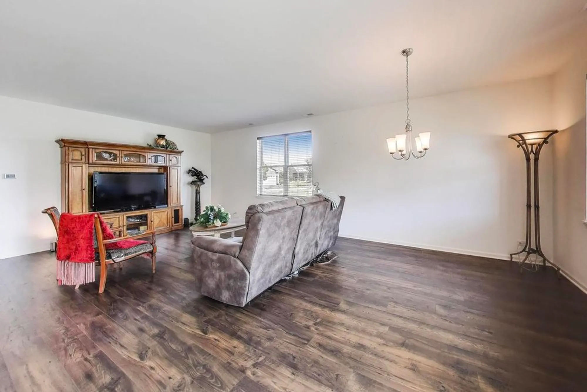 Property Slideshow image 6 of 30 | 2358 cannon dr, Pingree Grove, IL, 60140