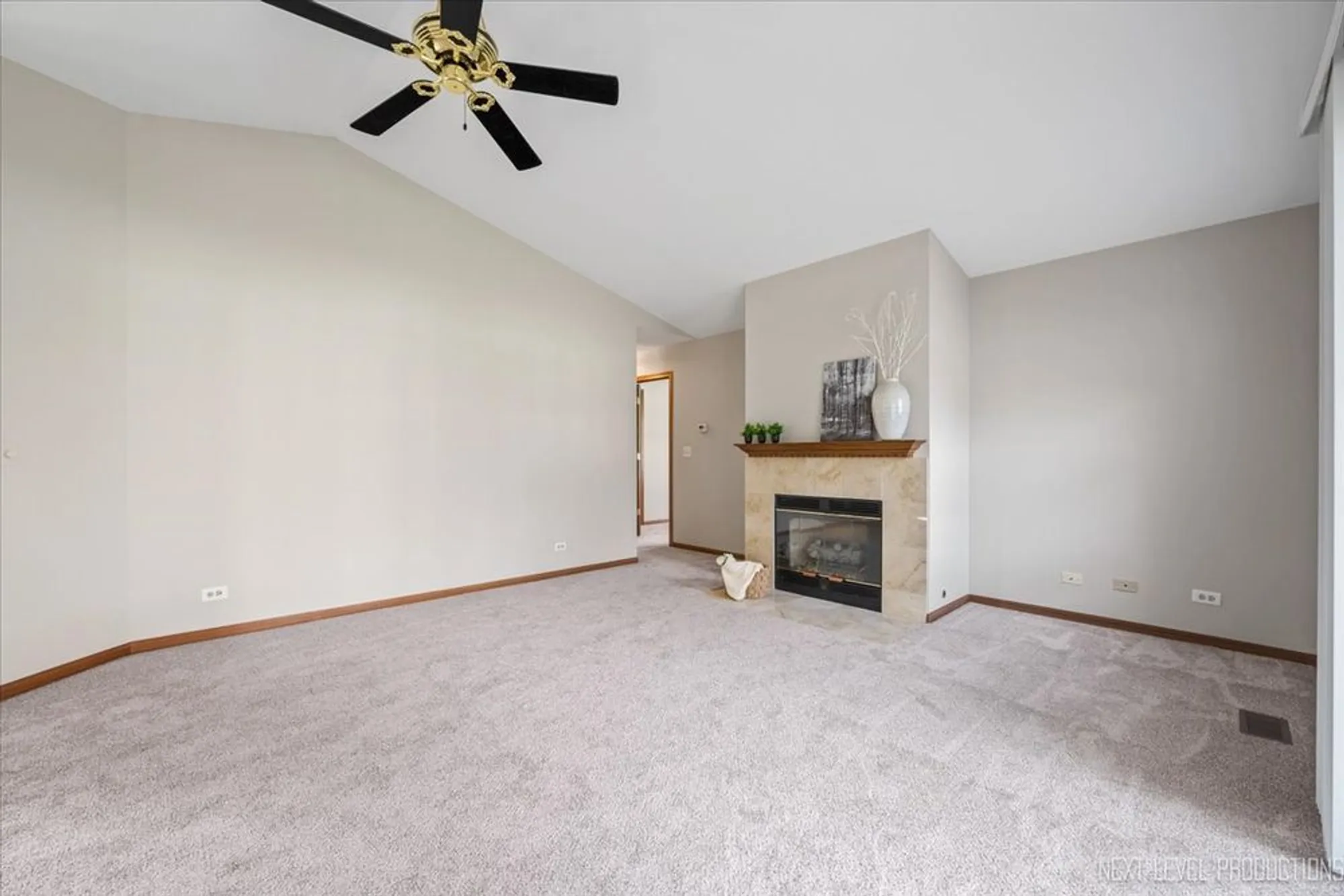 Property Slideshow image 14 of 49 | 21289 silktree cir, Plainfield, IL, 60544